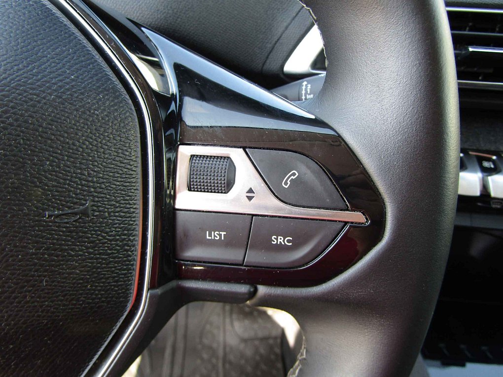 Peugeot 3008 1.2 PT 
