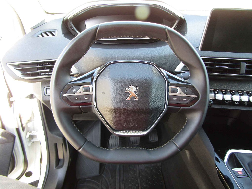 Peugeot 3008 1.2 PT 