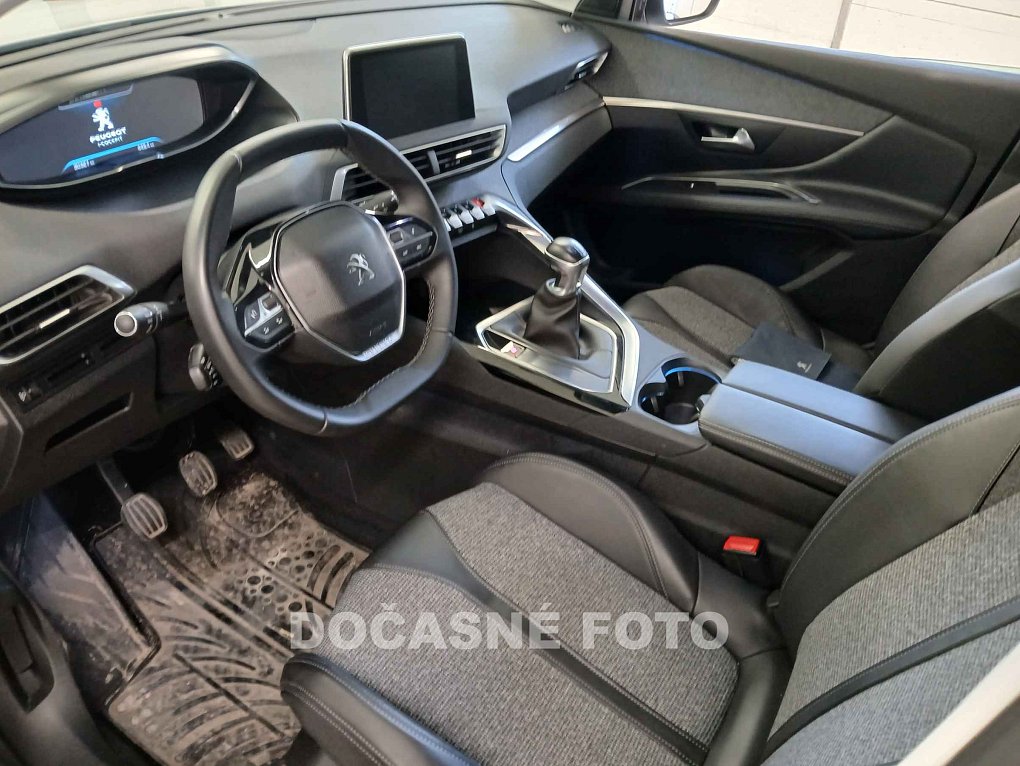 Peugeot 3008 1.2 PT 