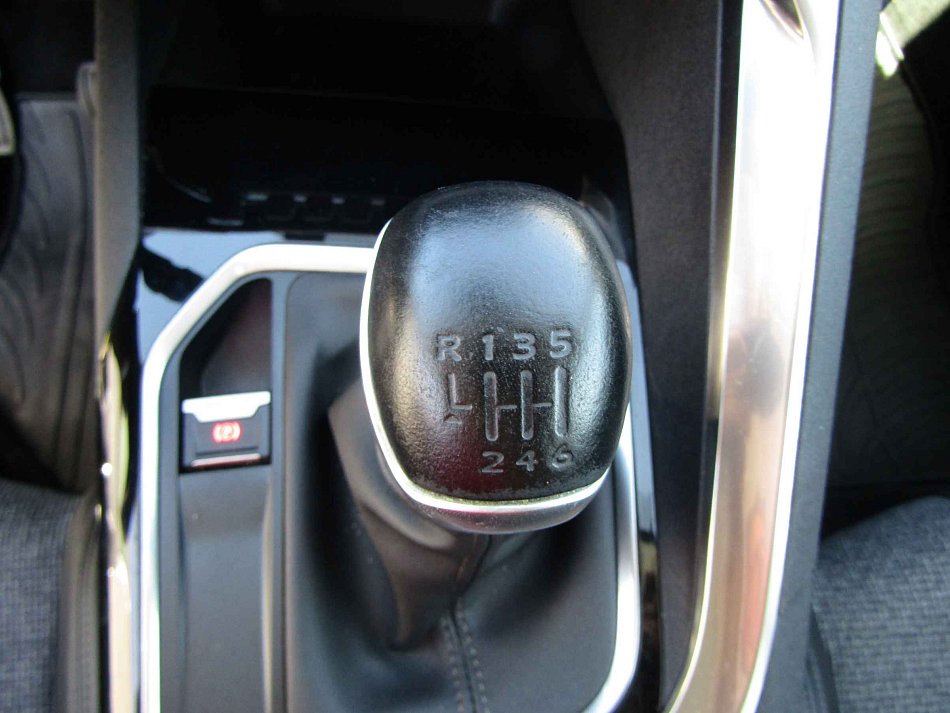 Peugeot 3008 1.2 PT 