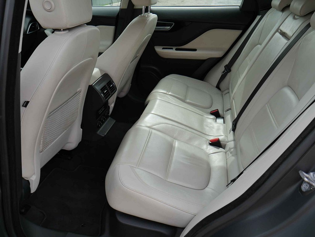 Jaguar F-Pace 2.0D  4x4