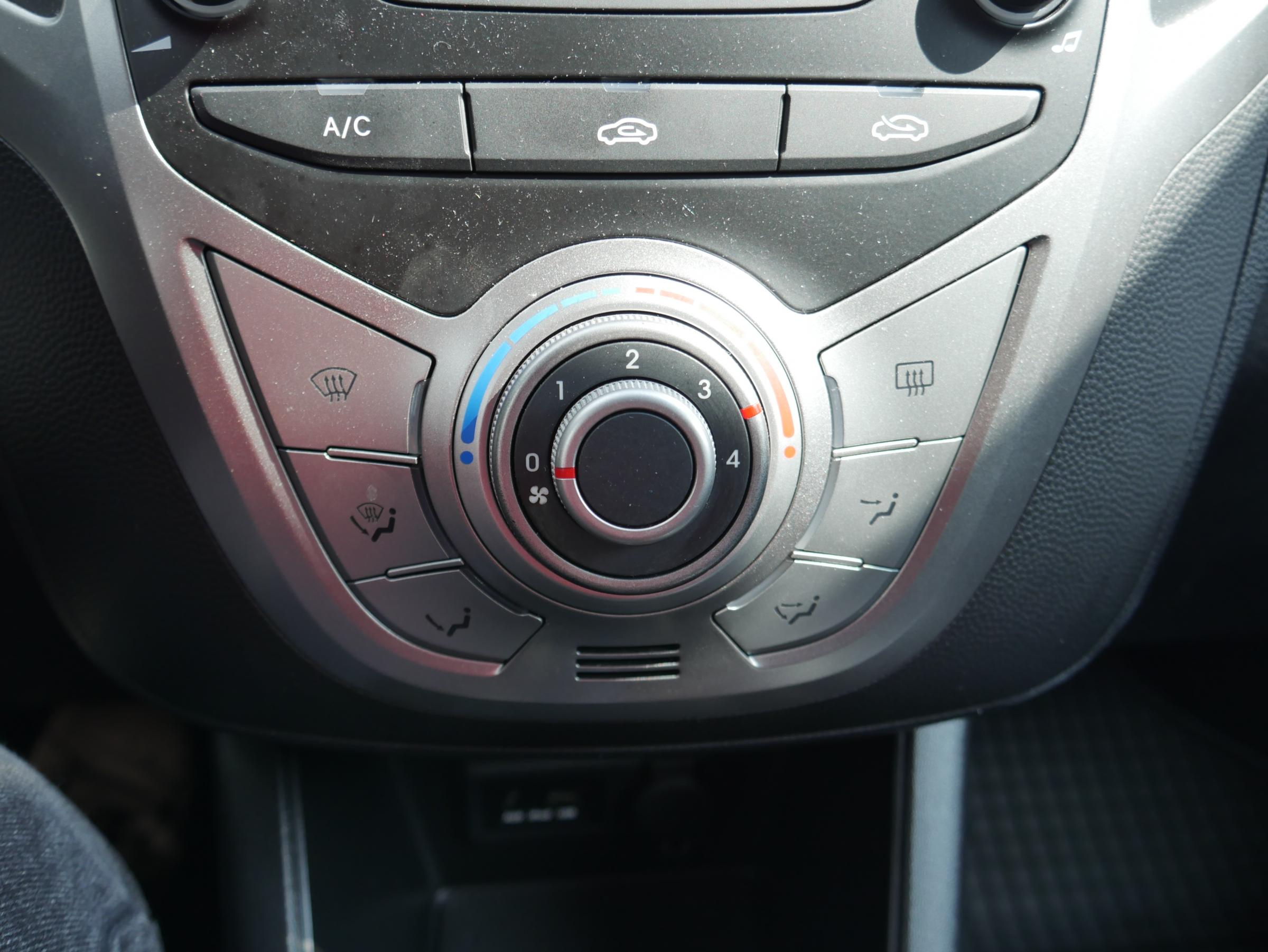 Hyundai ix20, 2012 - pohled č. 17