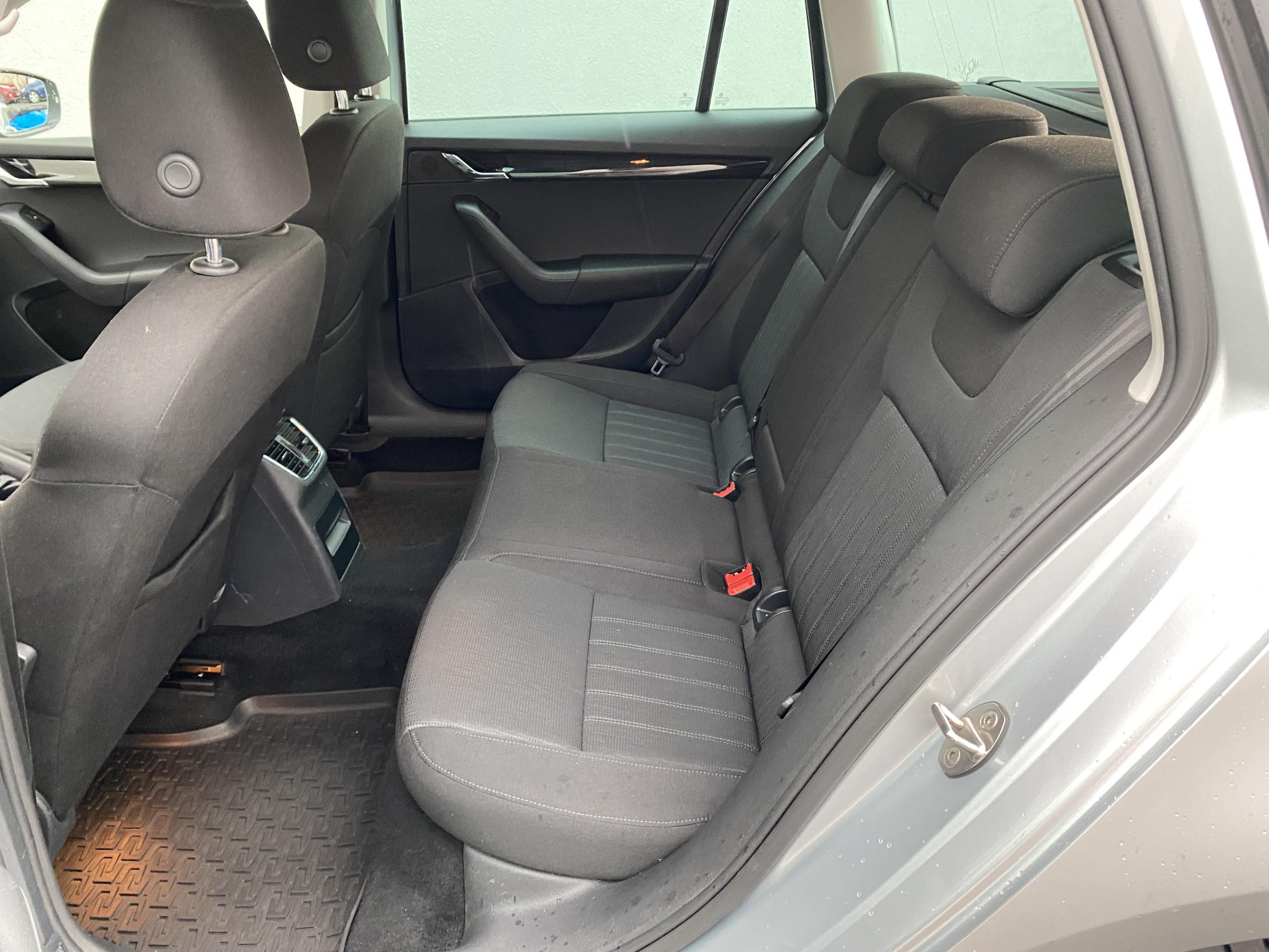 Škoda Octavia III, 2019 - pohled č. 15