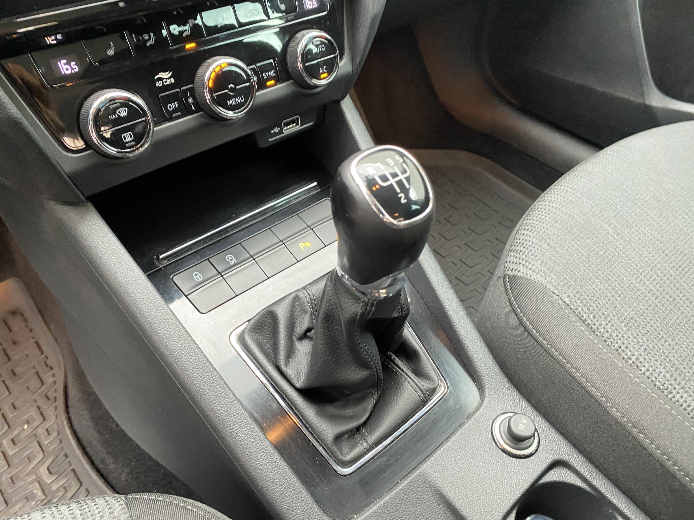 Škoda Octavia III, 2019 - pohled č. 19