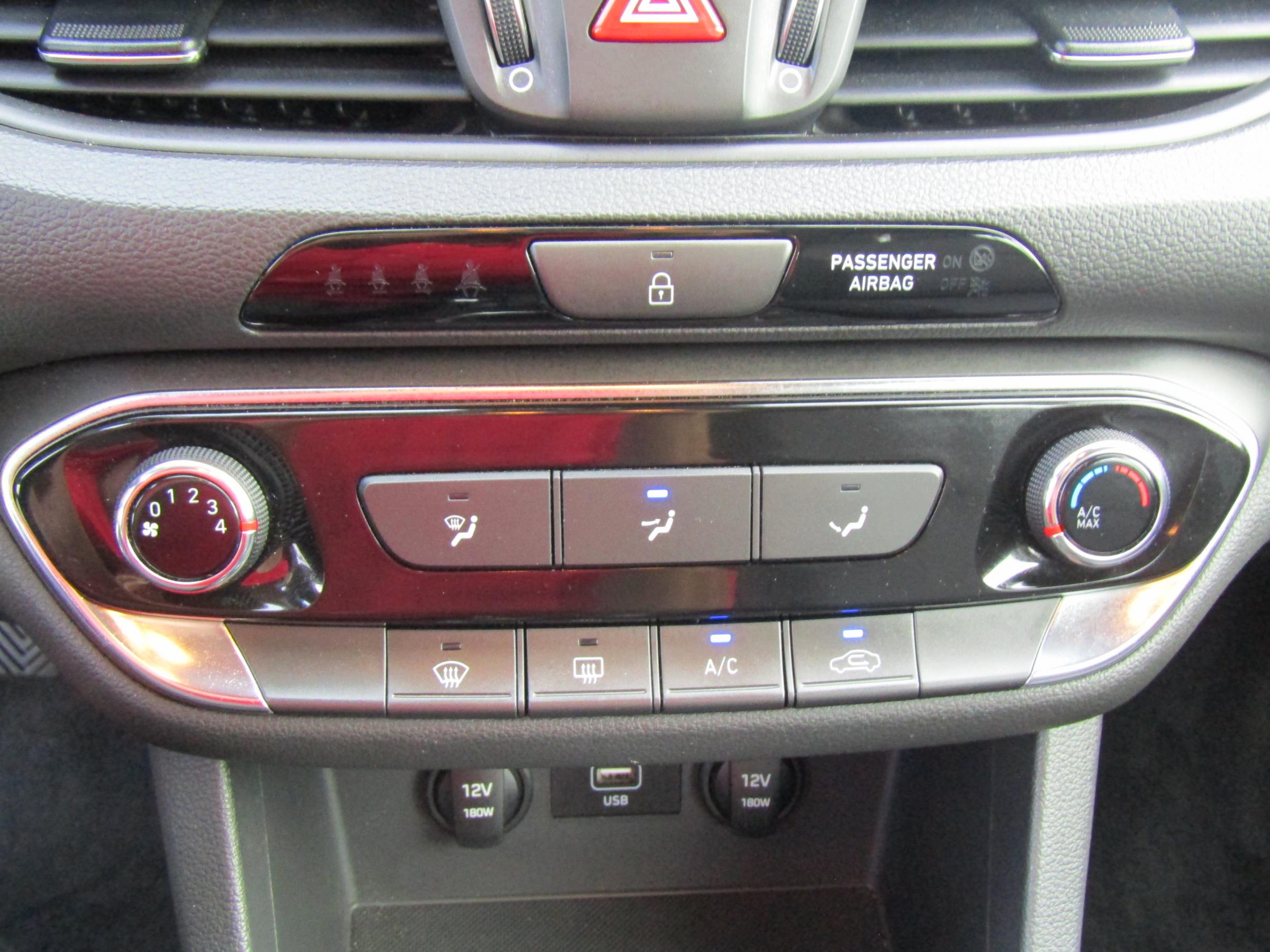 Hyundai i30, 2022 - pohled č. 13