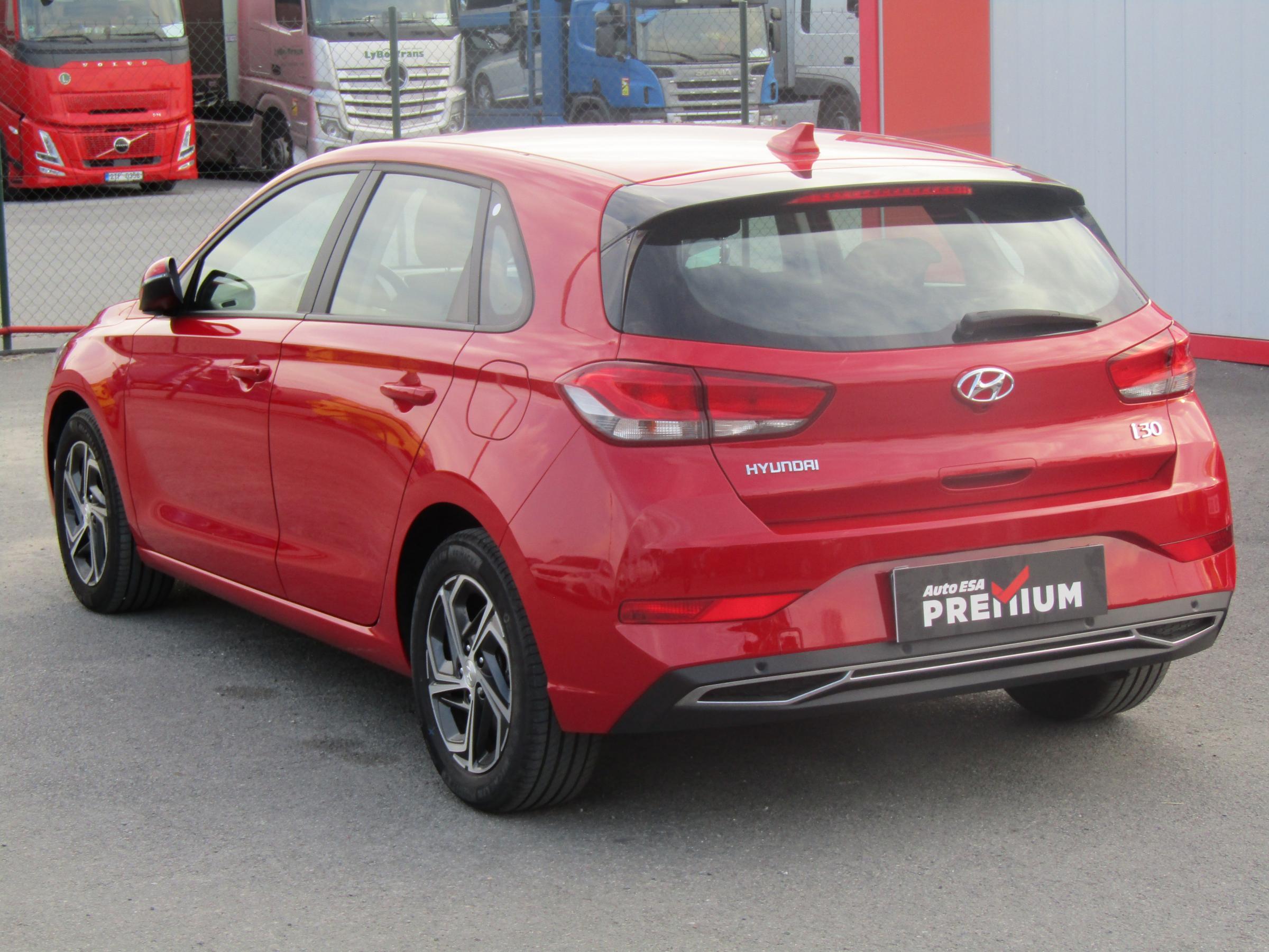 Hyundai i30, 2022 - pohled č. 4