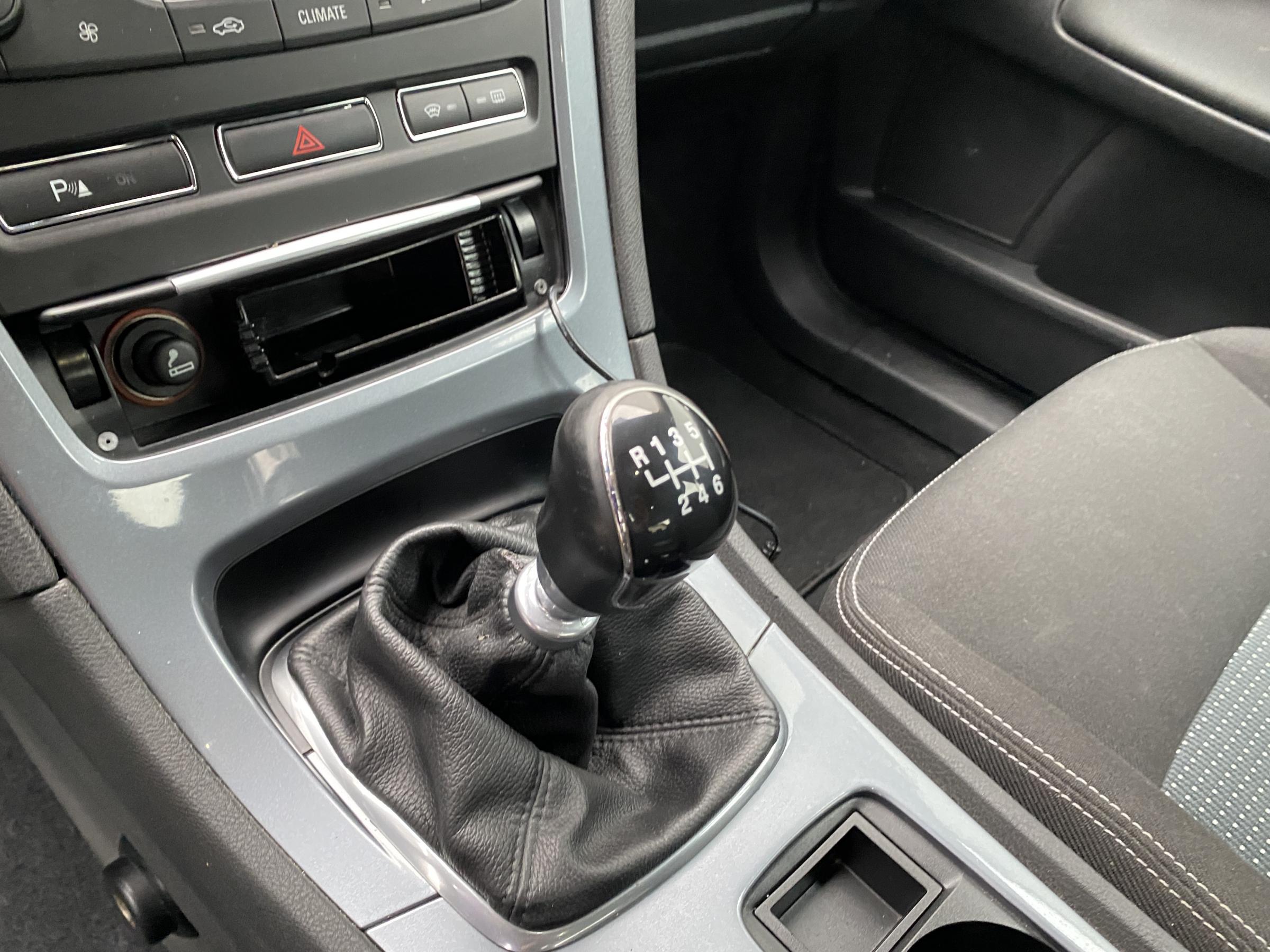 Ford Mondeo, 2010 - pohled č. 16