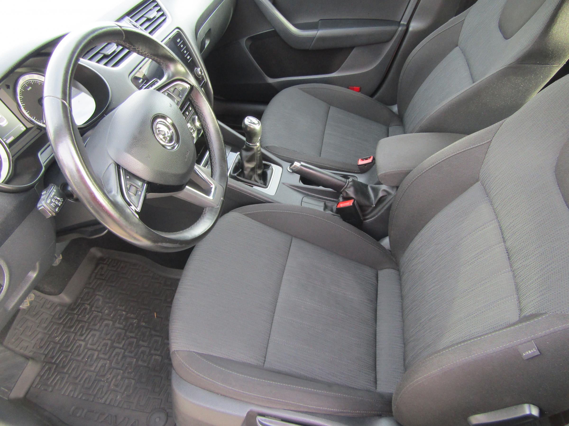 Škoda Octavia III, 2018 - pohled č. 9