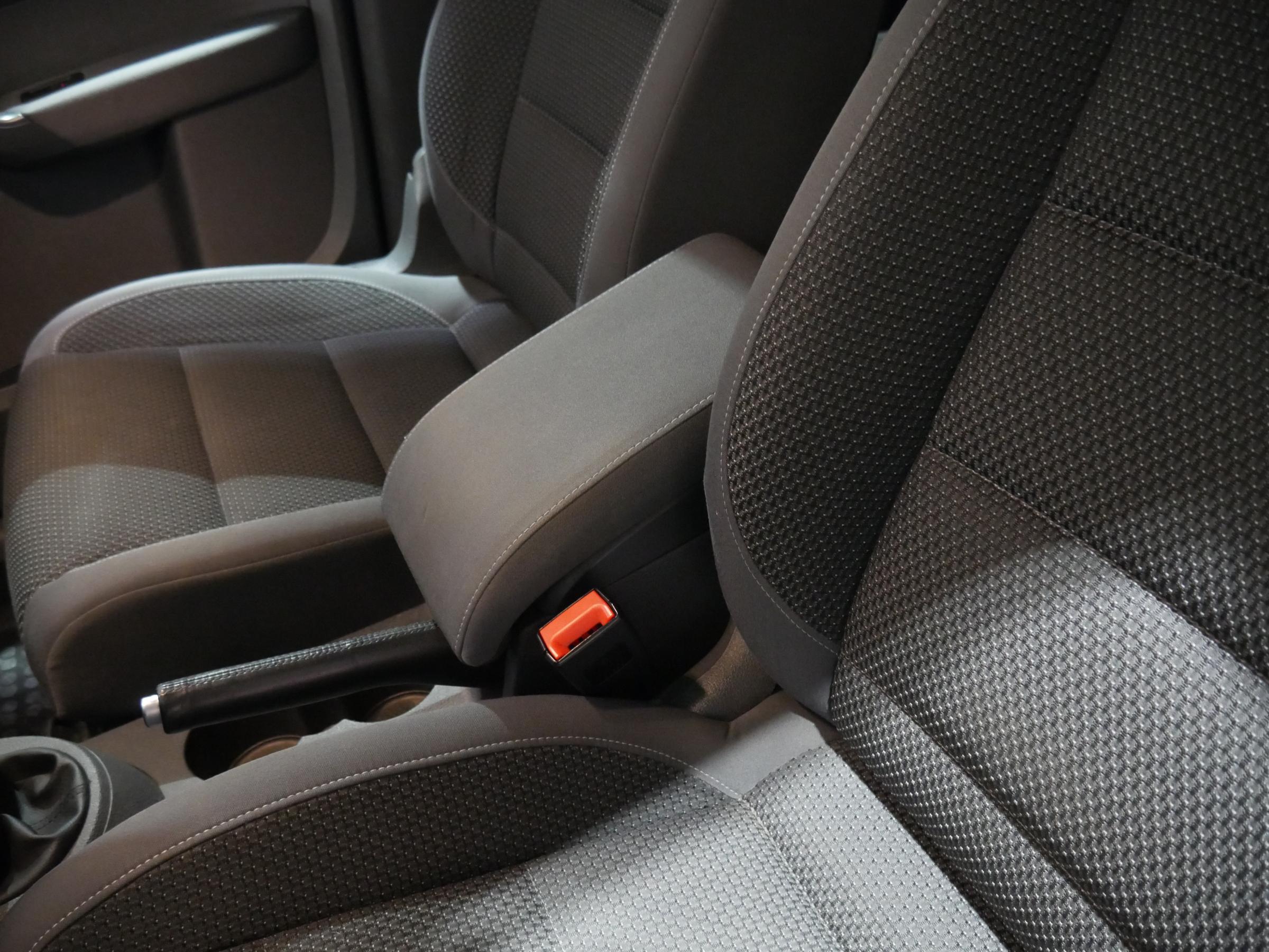 Volkswagen Touran, 2013 - pohled č. 18