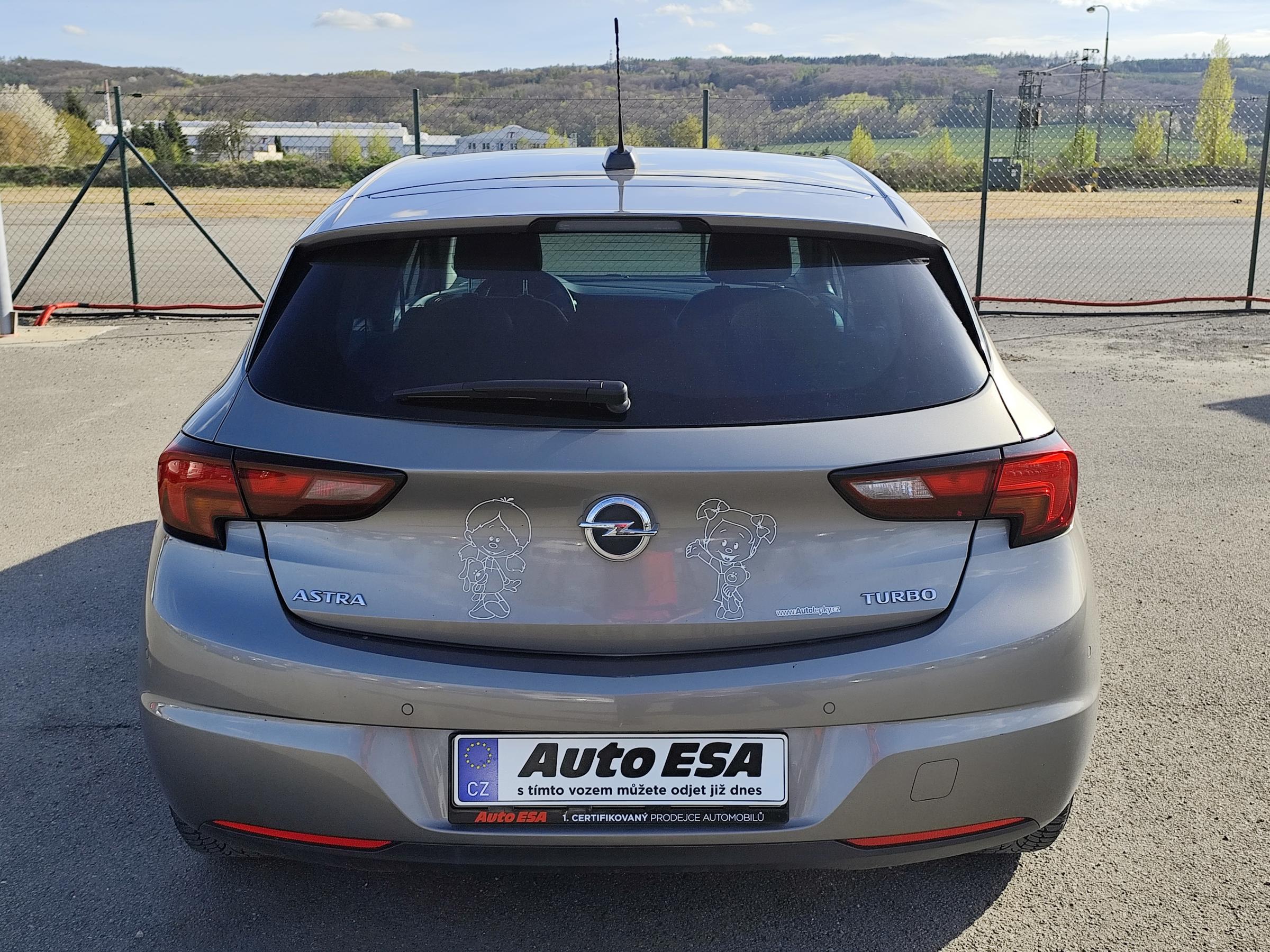 Opel Astra, 2017 - pohled č. 5