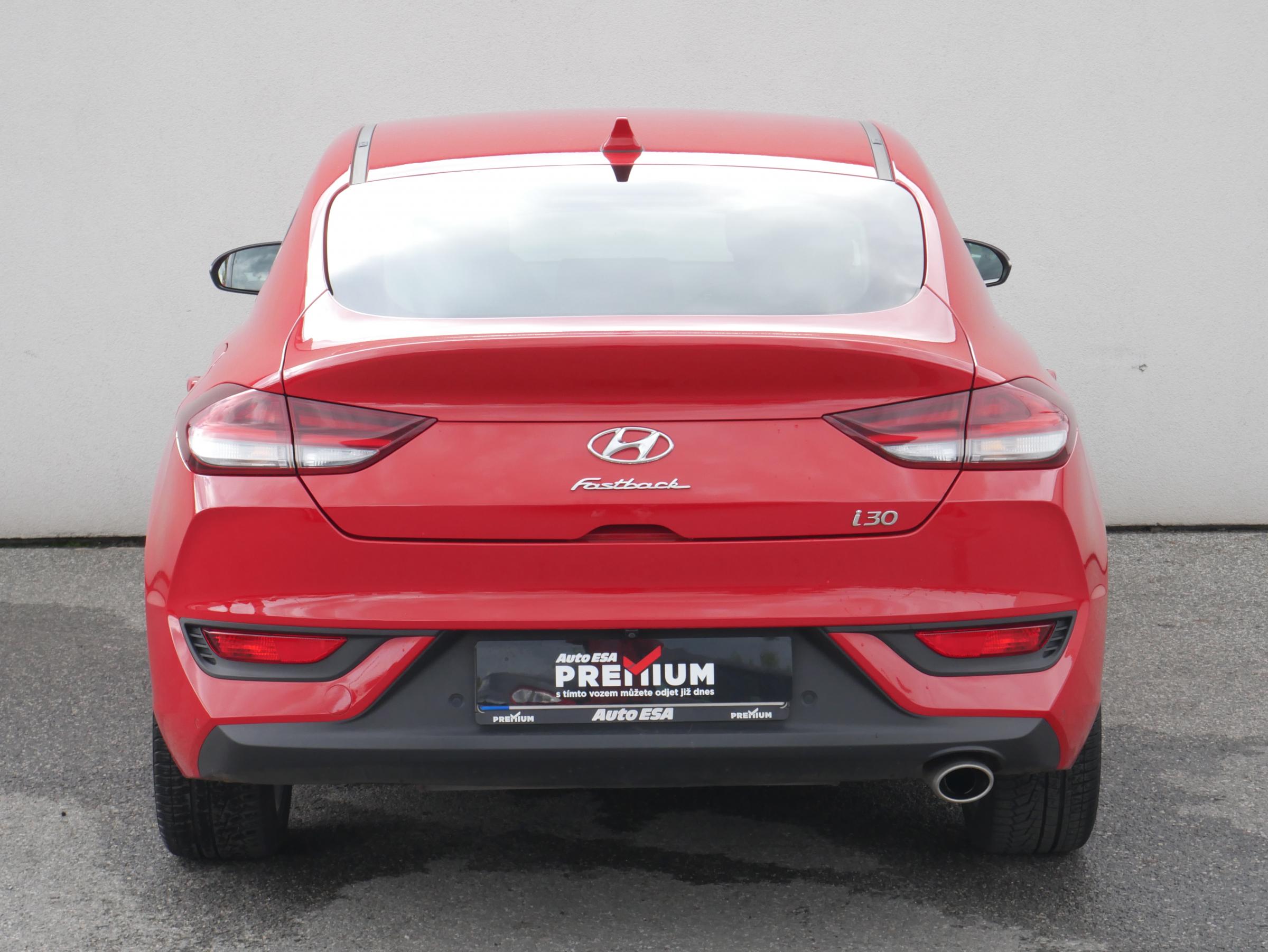 Hyundai i30, 2021 - pohled č. 5