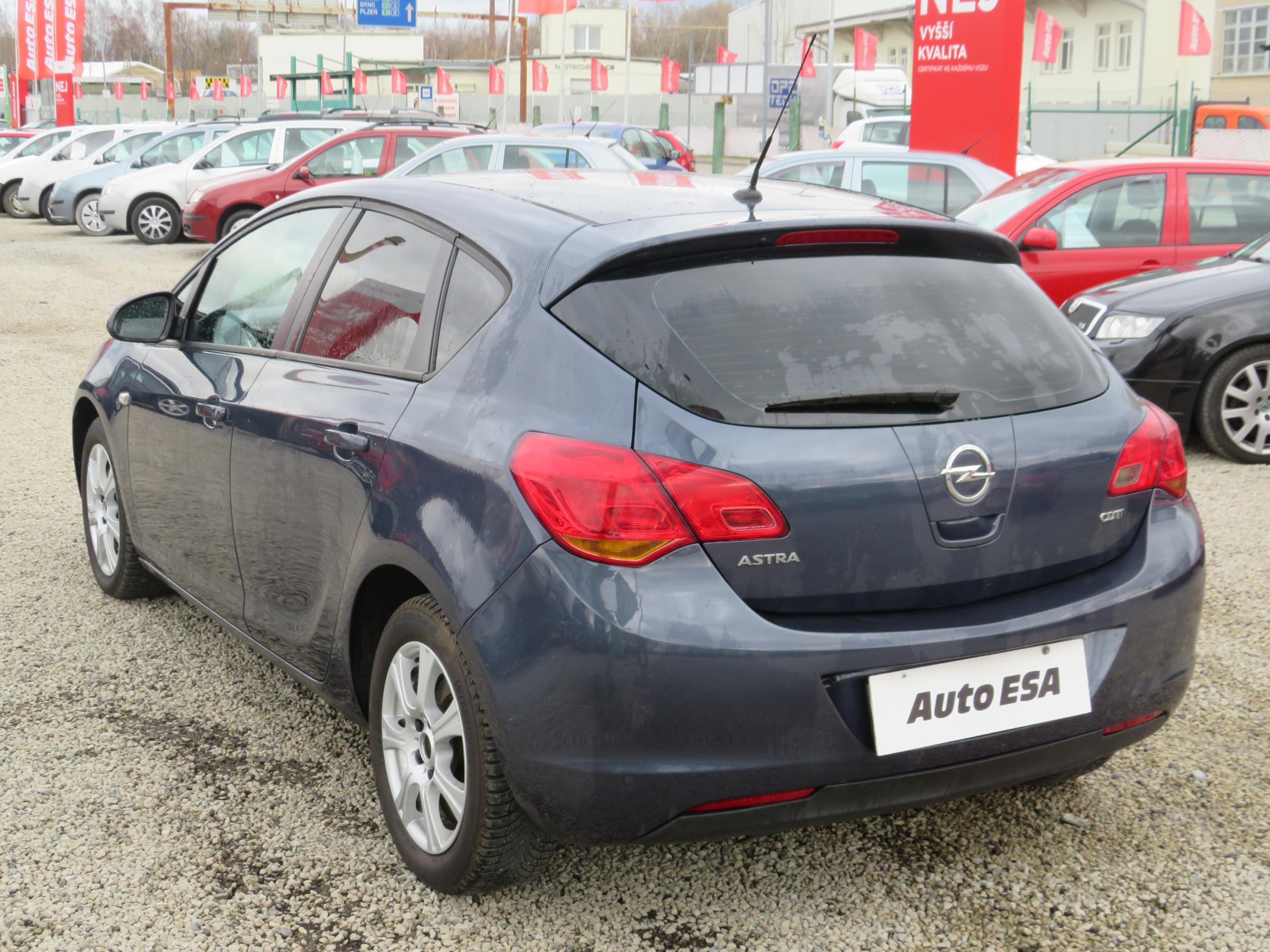Opel Astra, 2010 - pohled č. 6
