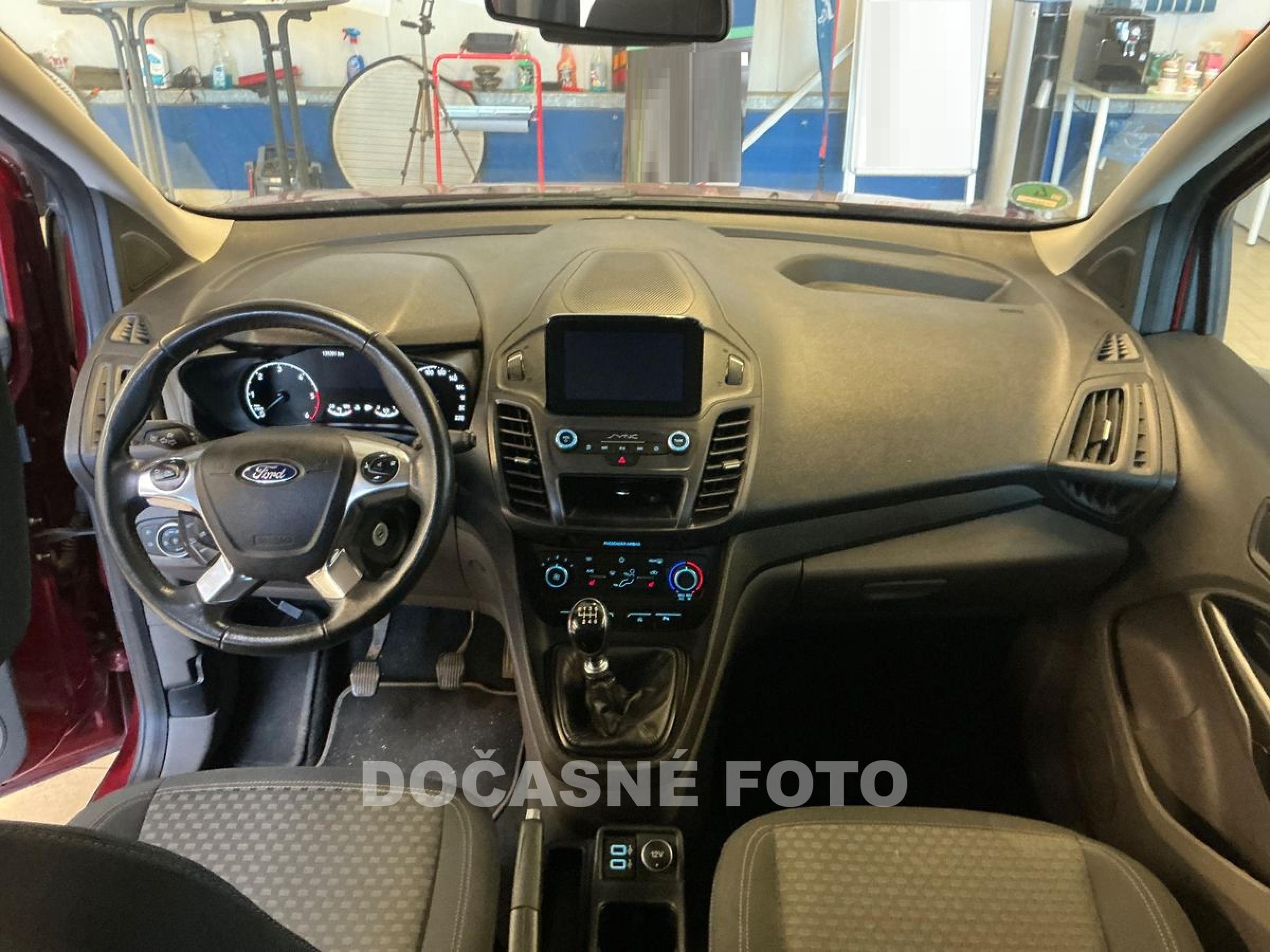 Ford Tourneo Connect, 2018 - pohled č. 3