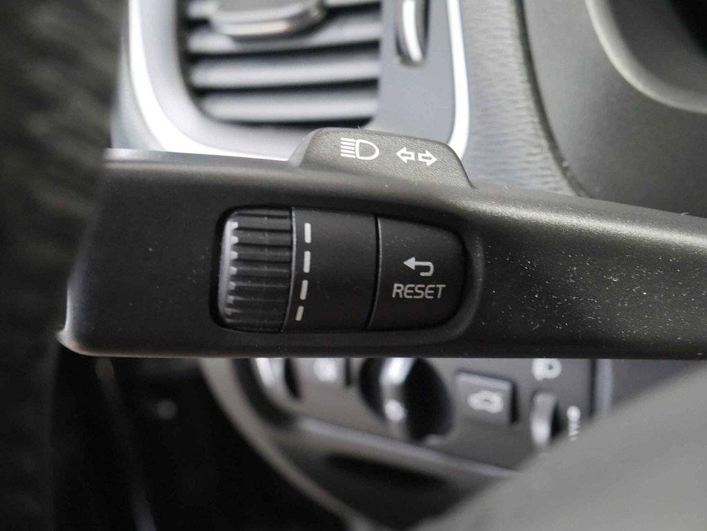 Volvo V40 2.0 D 