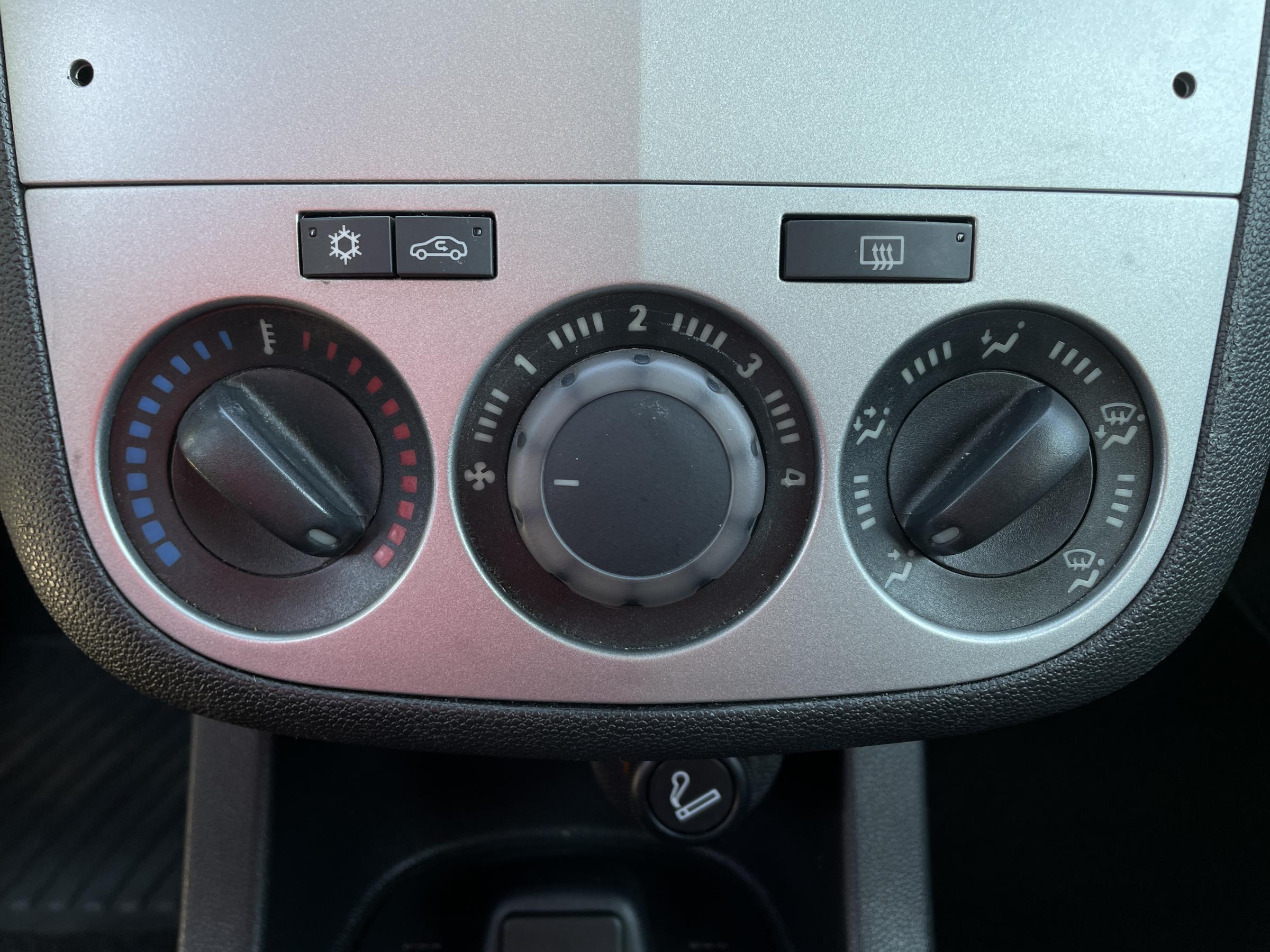 Opel Corsa, 2012 - pohled č. 13