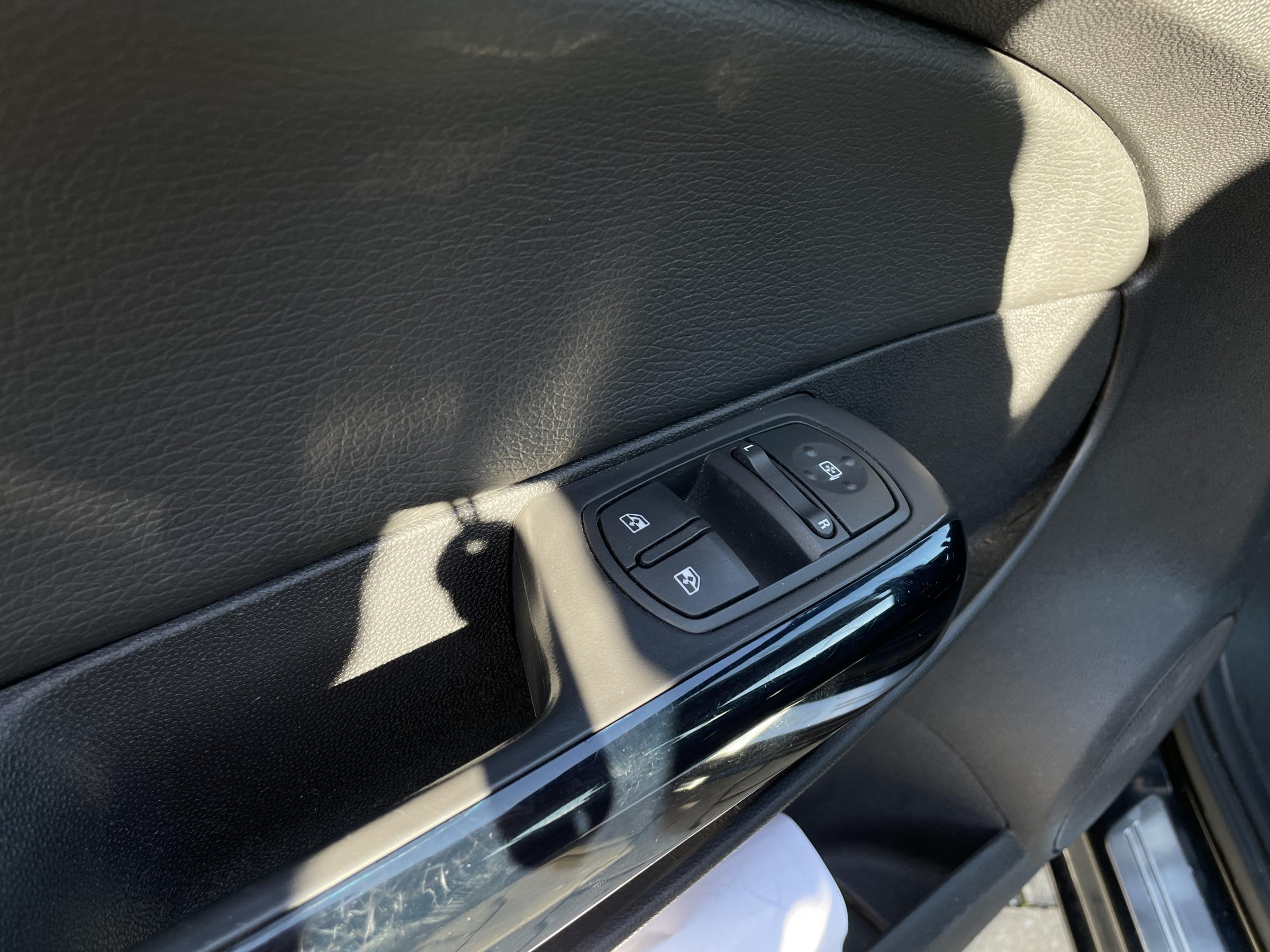 Opel Corsa, 2012 - pohled č. 16