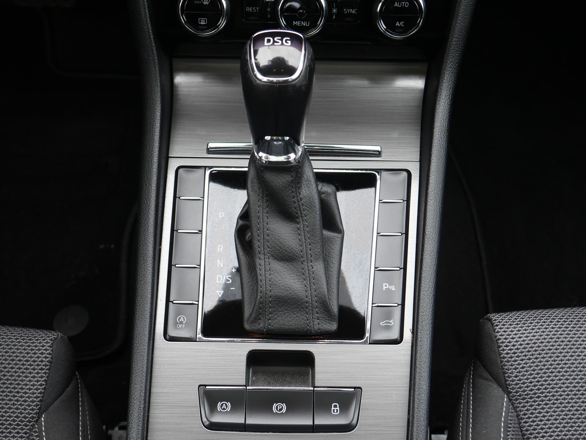 Škoda Superb III, 2021 - pohled č. 17