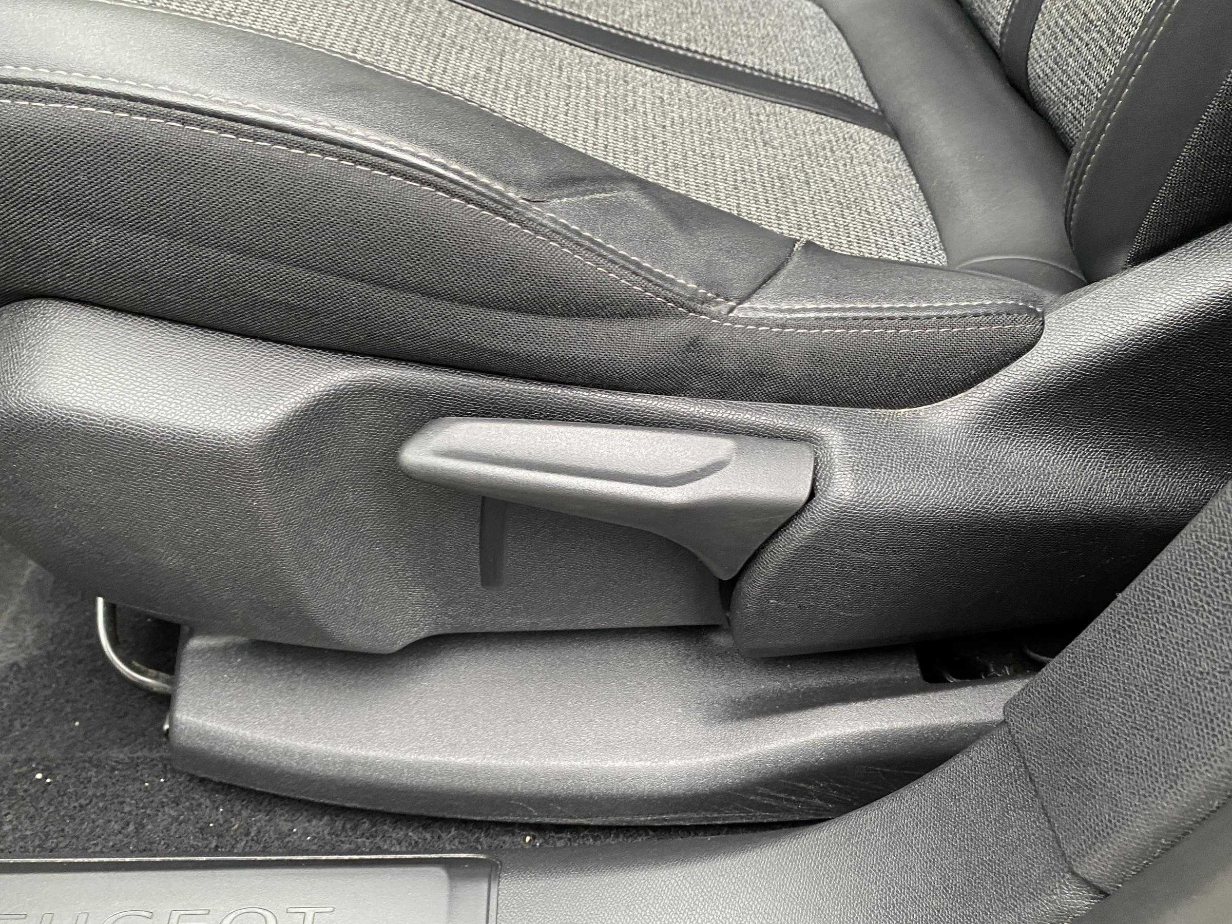 Peugeot 3008, 2018 - pohled č. 14