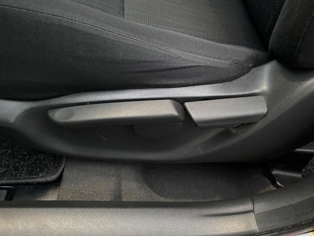 Toyota Auris 1.3i Team