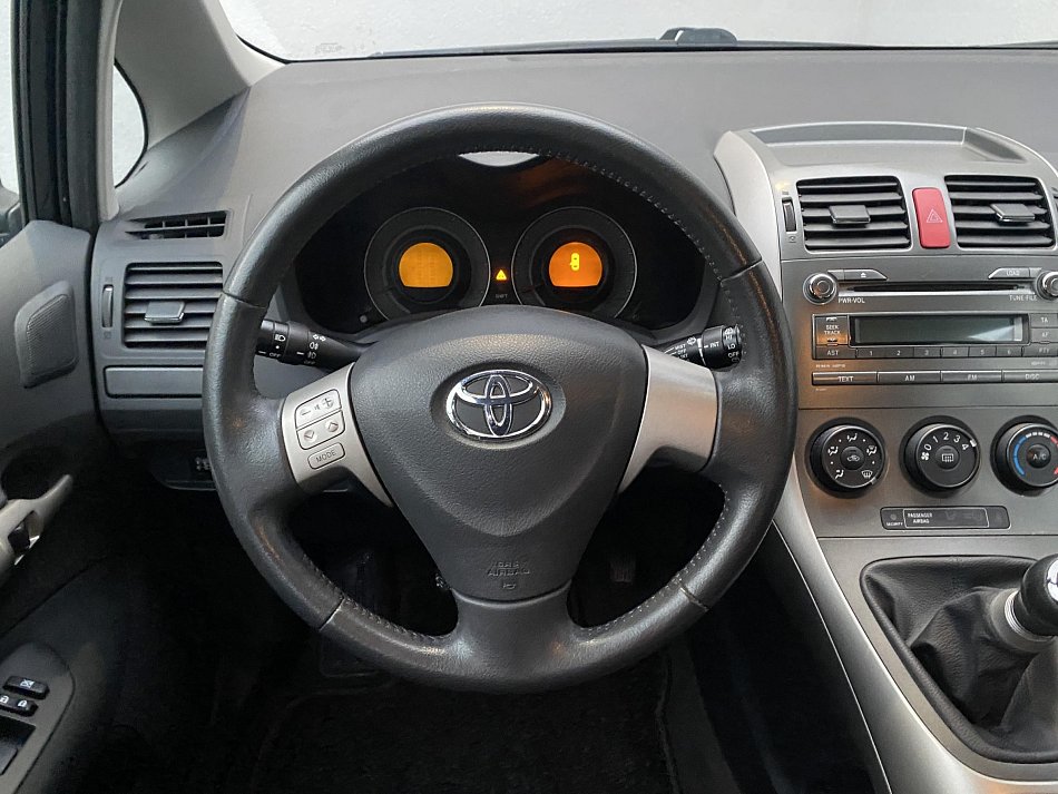 Toyota Auris 1.3i Team