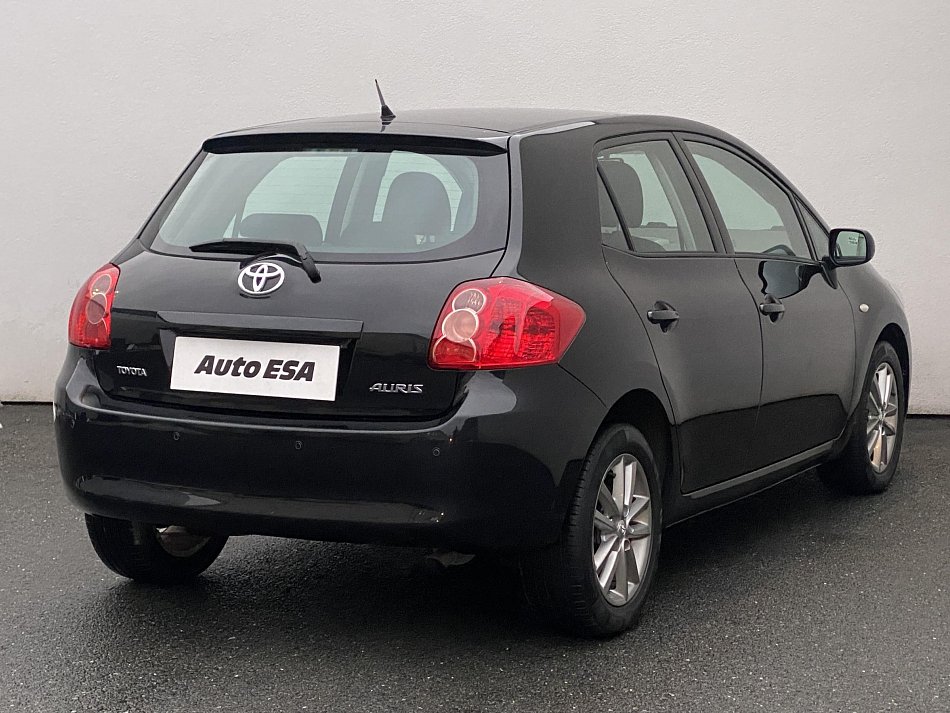Toyota Auris 1.3i Team