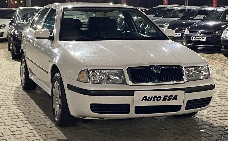 Škoda Octavia 1.6i  Tour