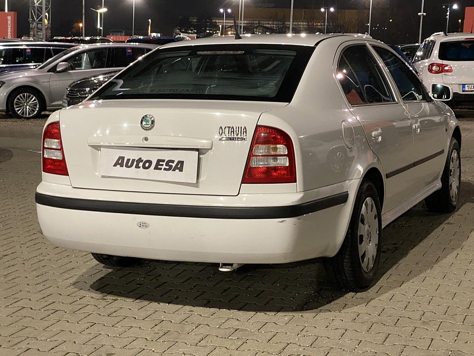 Škoda Octavia 1.6i  Tour