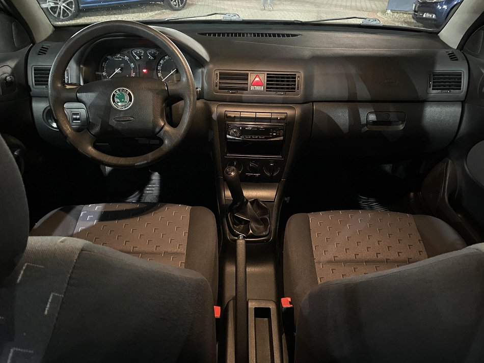 Škoda Octavia 1.6i  Tour