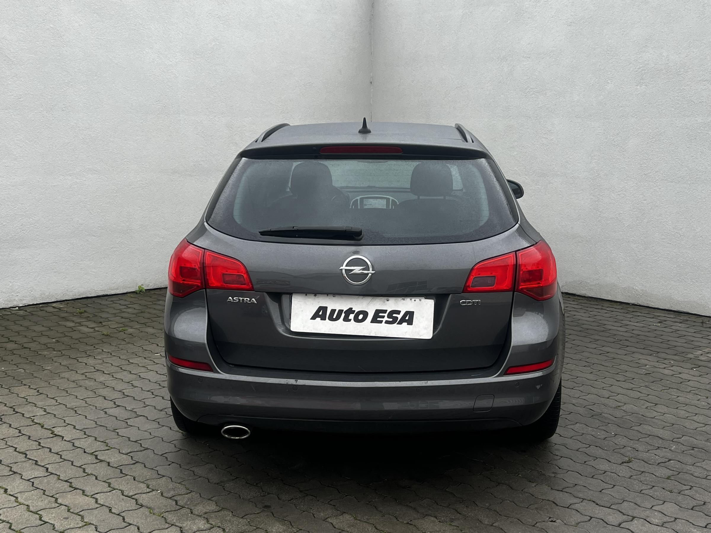 Opel Astra, 2012 - pohled č. 7