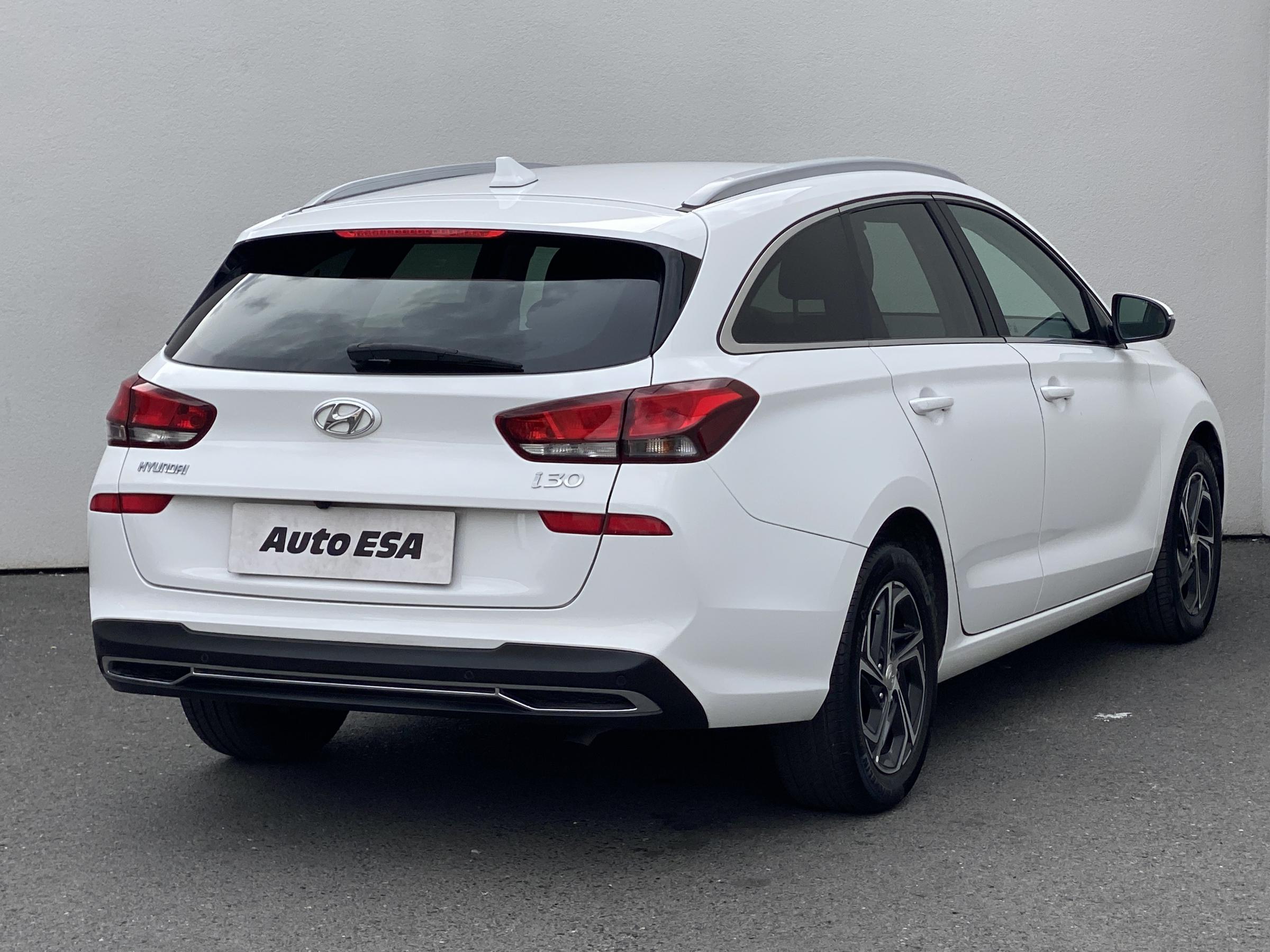 Hyundai i30, 2022 - pohled č. 4