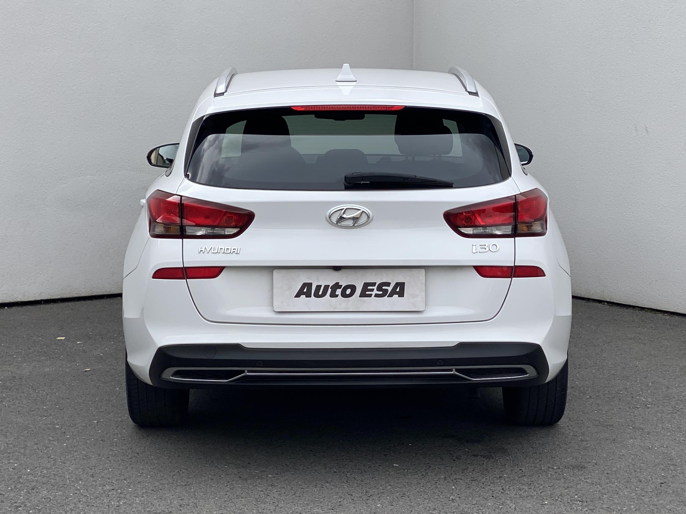 Hyundai i30, 2022 - pohled č. 5