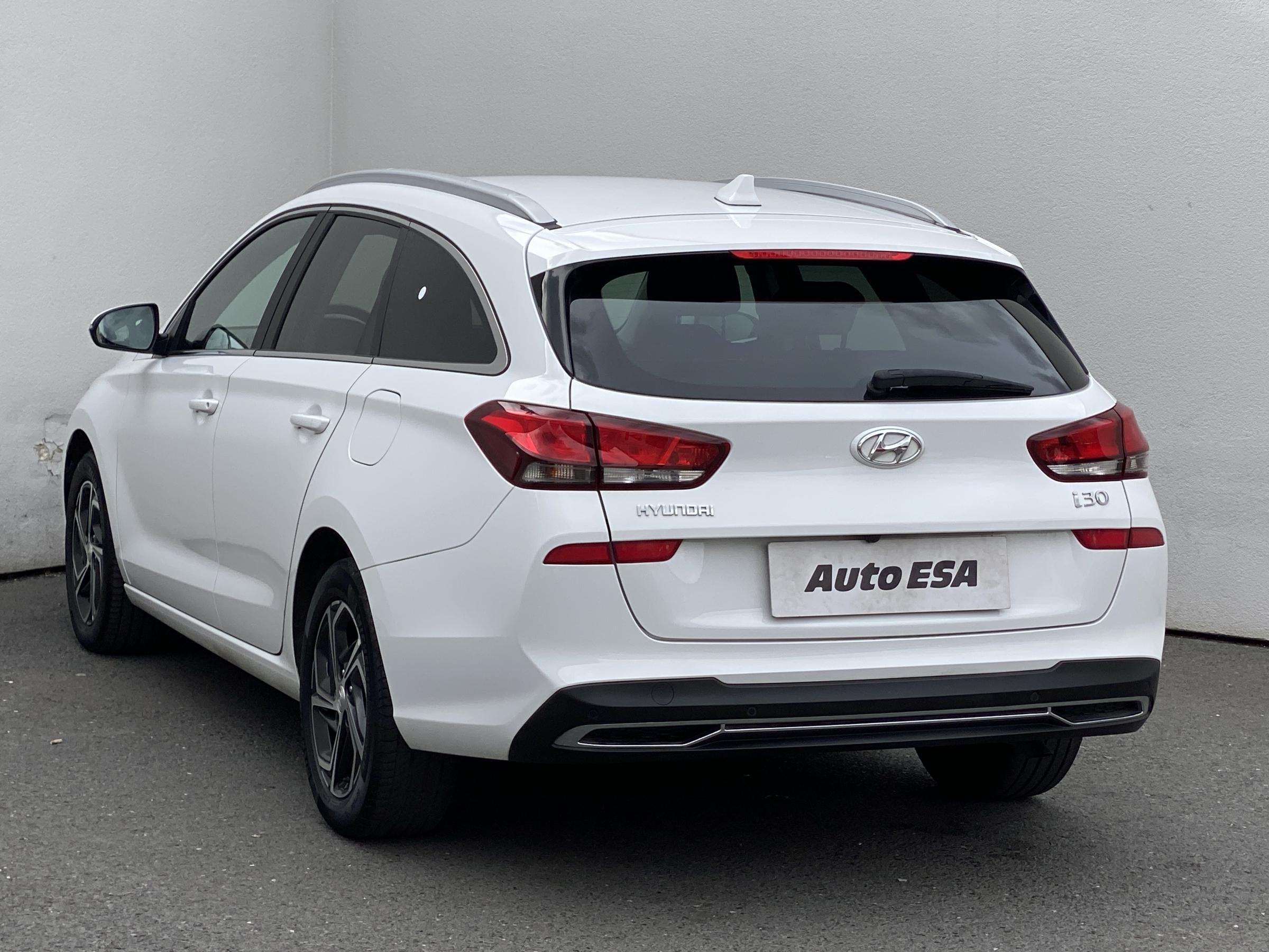 Hyundai i30, 2022 - pohled č. 6