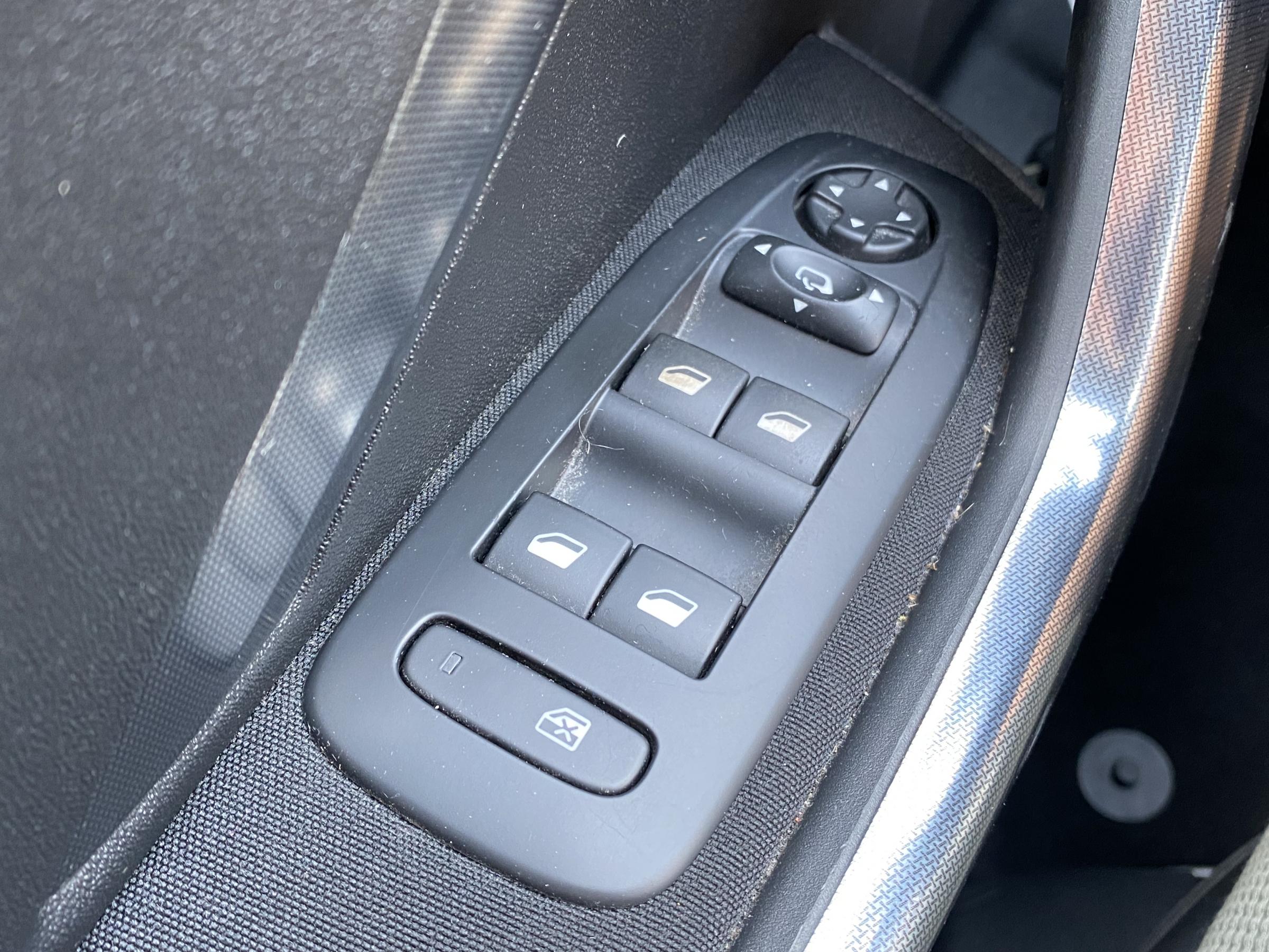 Peugeot 2008, 2013 - pohled č. 14