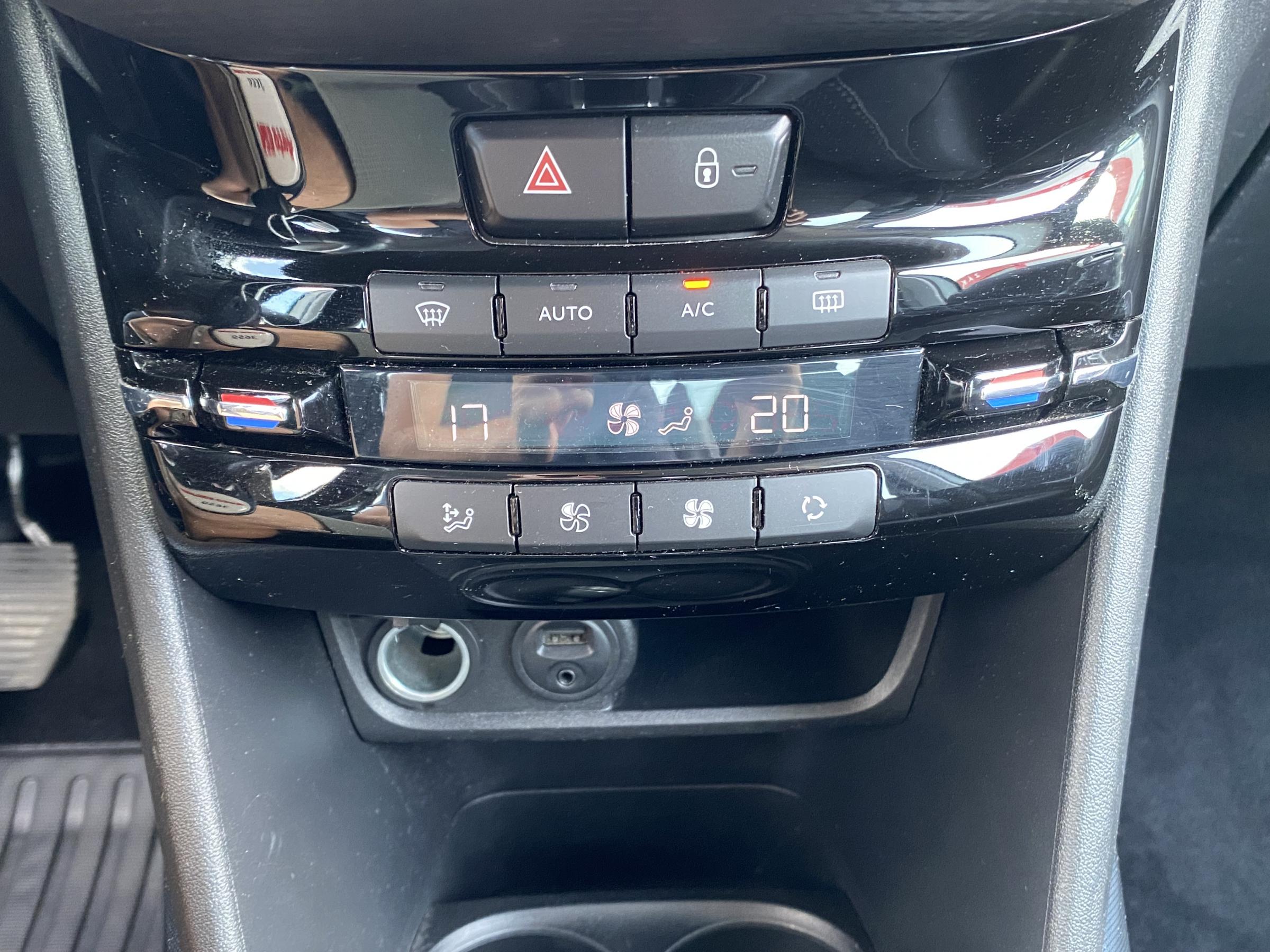 Peugeot 2008, 2013 - pohled č. 20