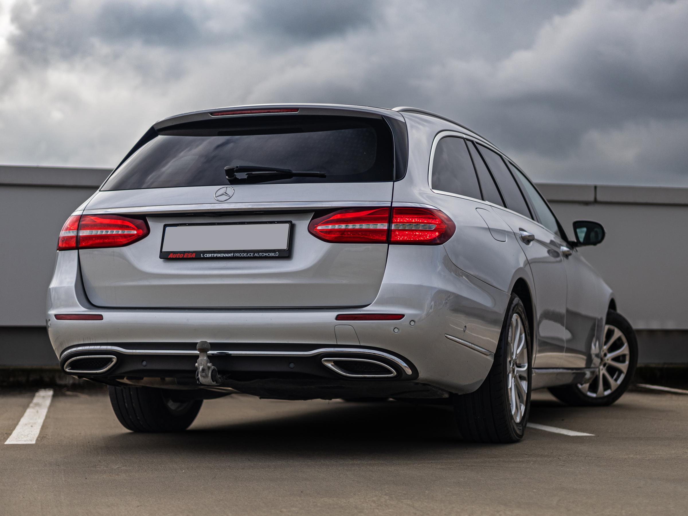 Mercedes-Benz Třída E, 2017 - pohled č. 3