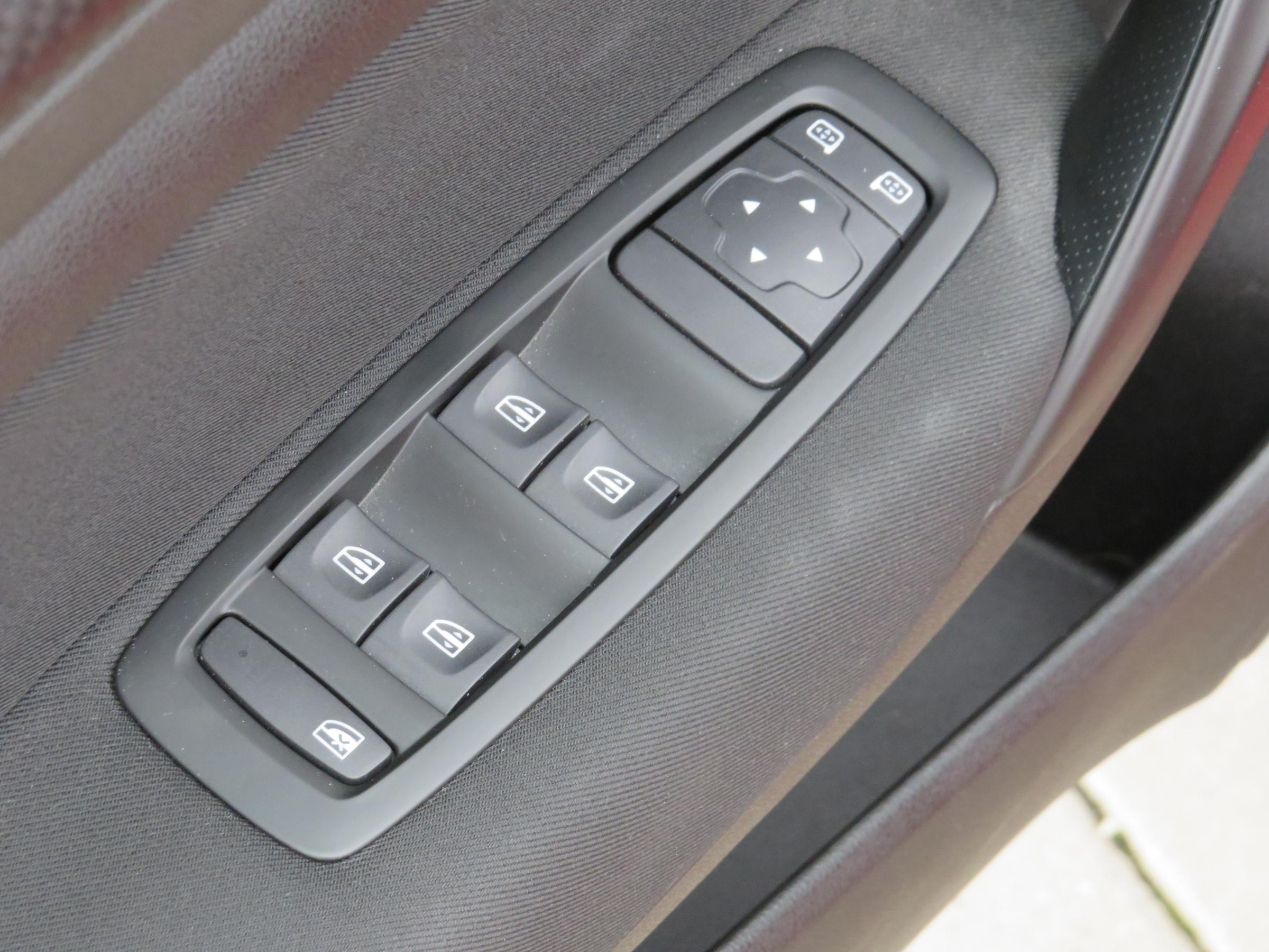 Renault Mégane, 2017 - pohled č. 12