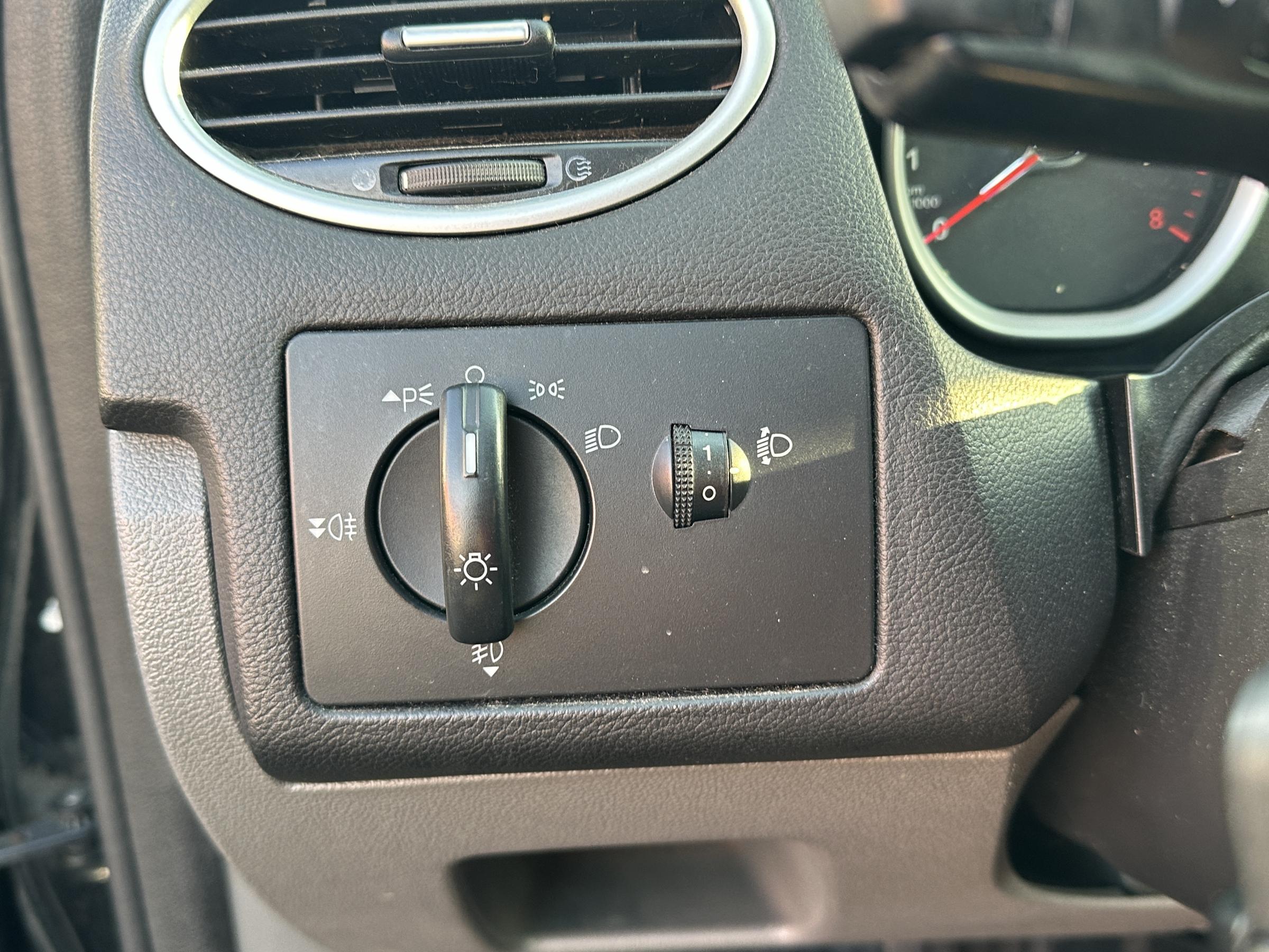 Ford Focus, 2011 - pohled č. 16