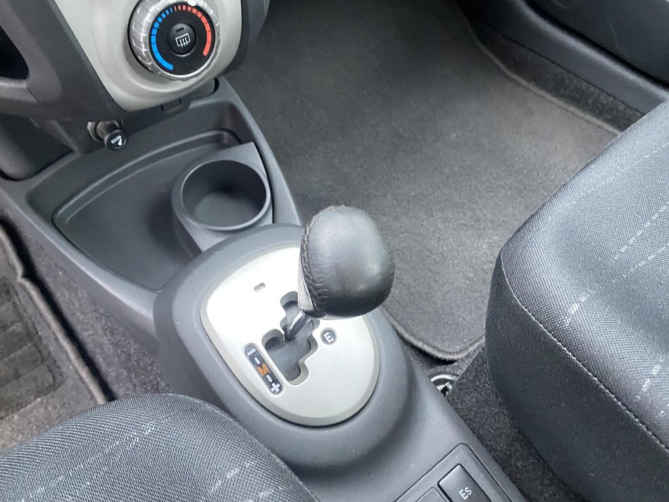 Toyota Yaris 1.3 VVTi Sol