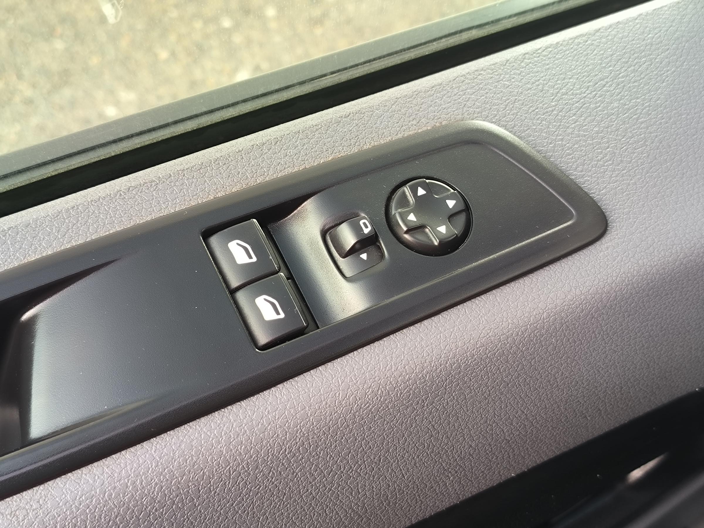 Opel Vivaro, 2021 - pohled č. 19