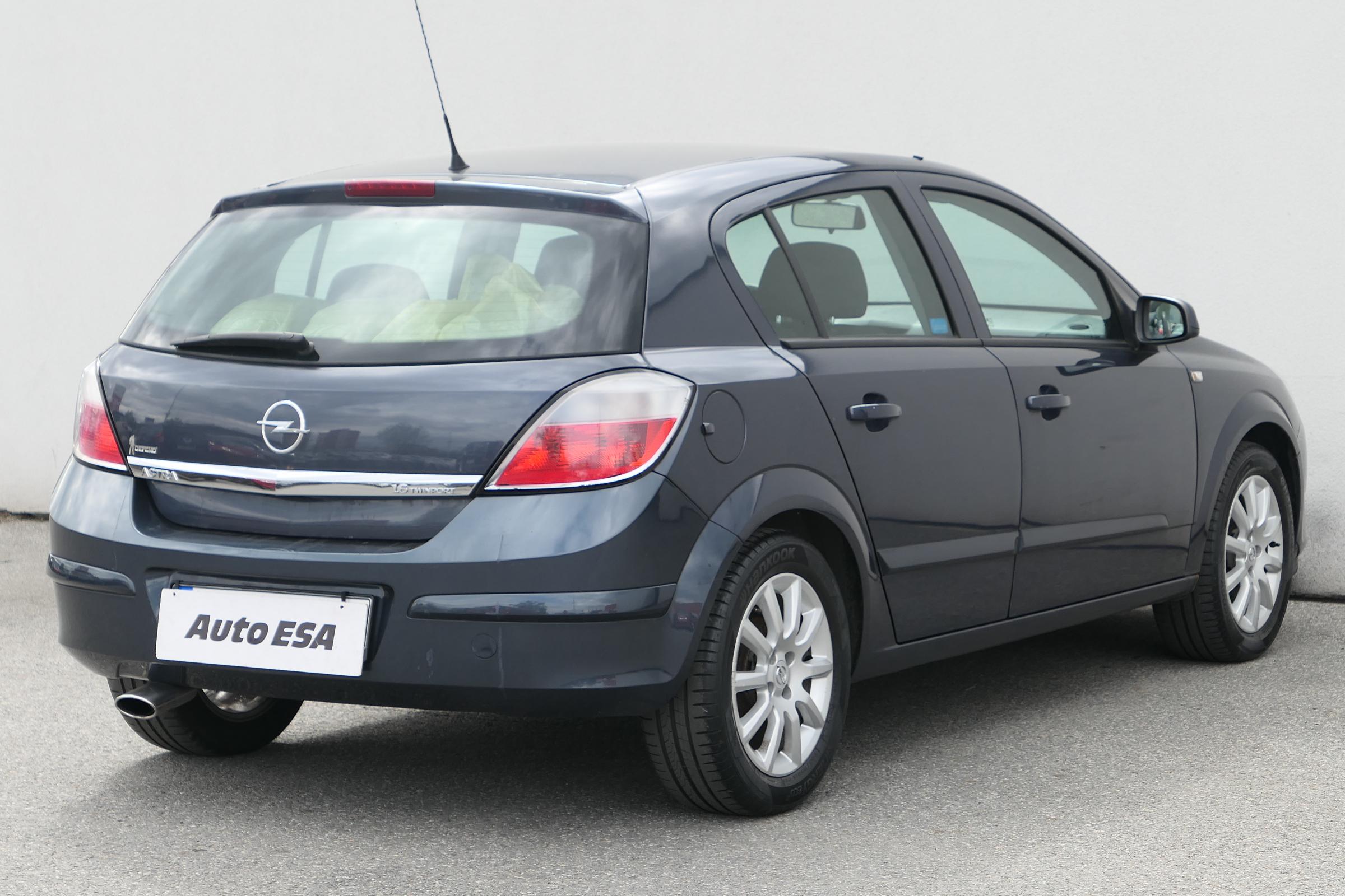 Opel Astra, 2006 - pohled č. 4
