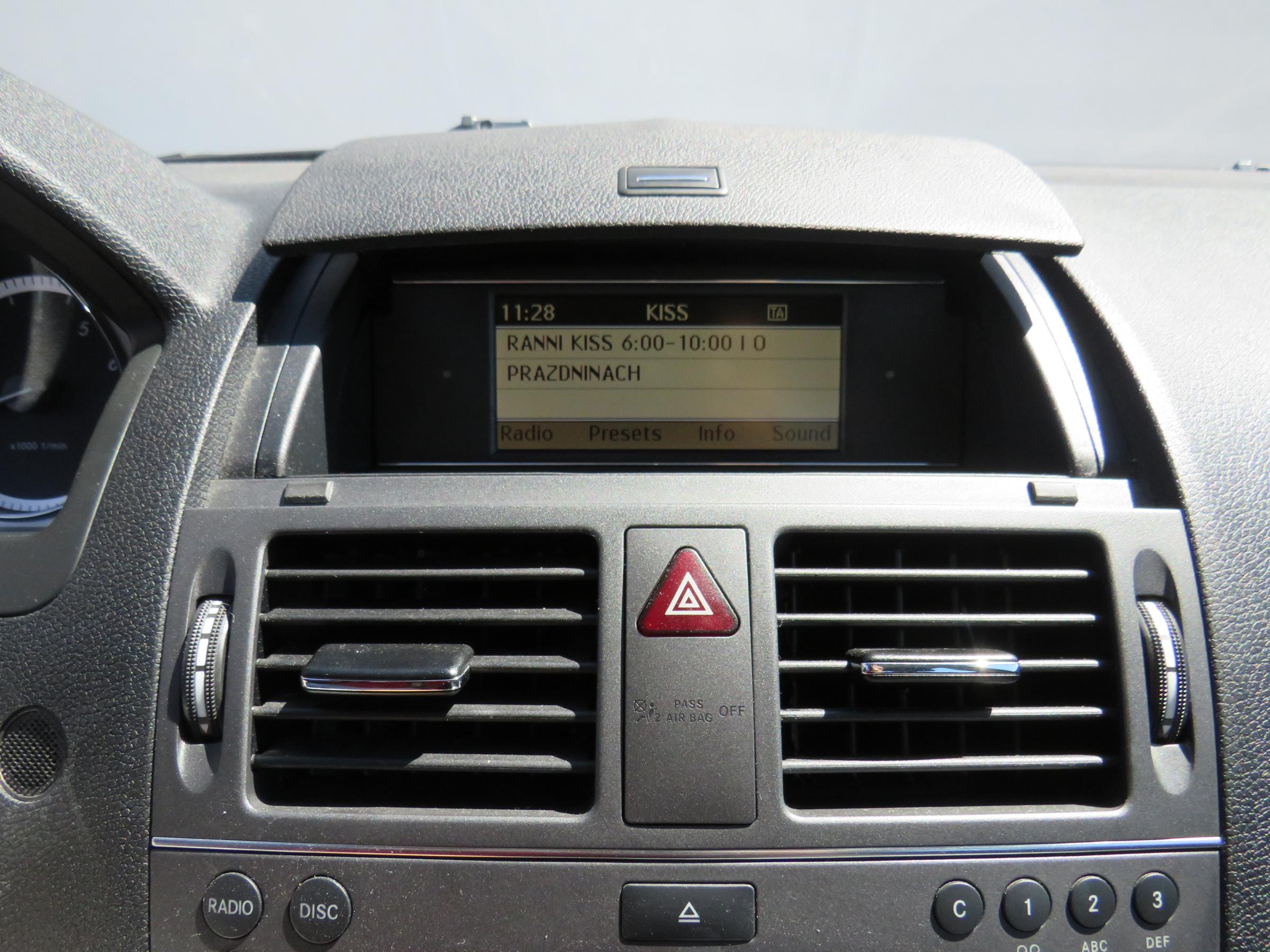 Mercedes-Benz Třída C, 2010 - pohled č. 17