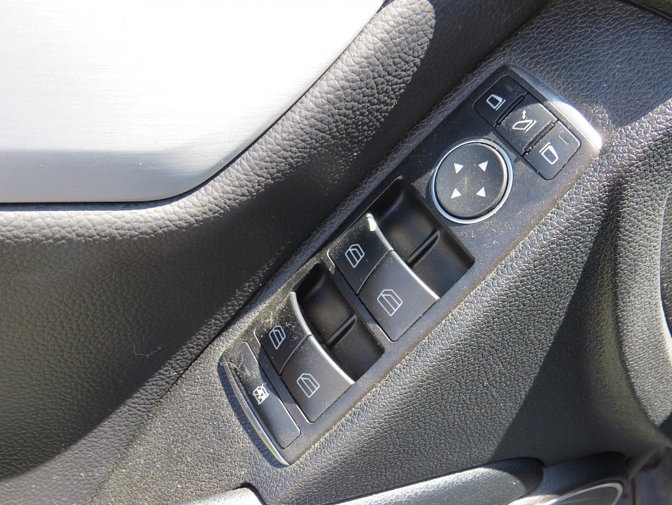 Mercedes-Benz Třída C 1.8CGi  C 180