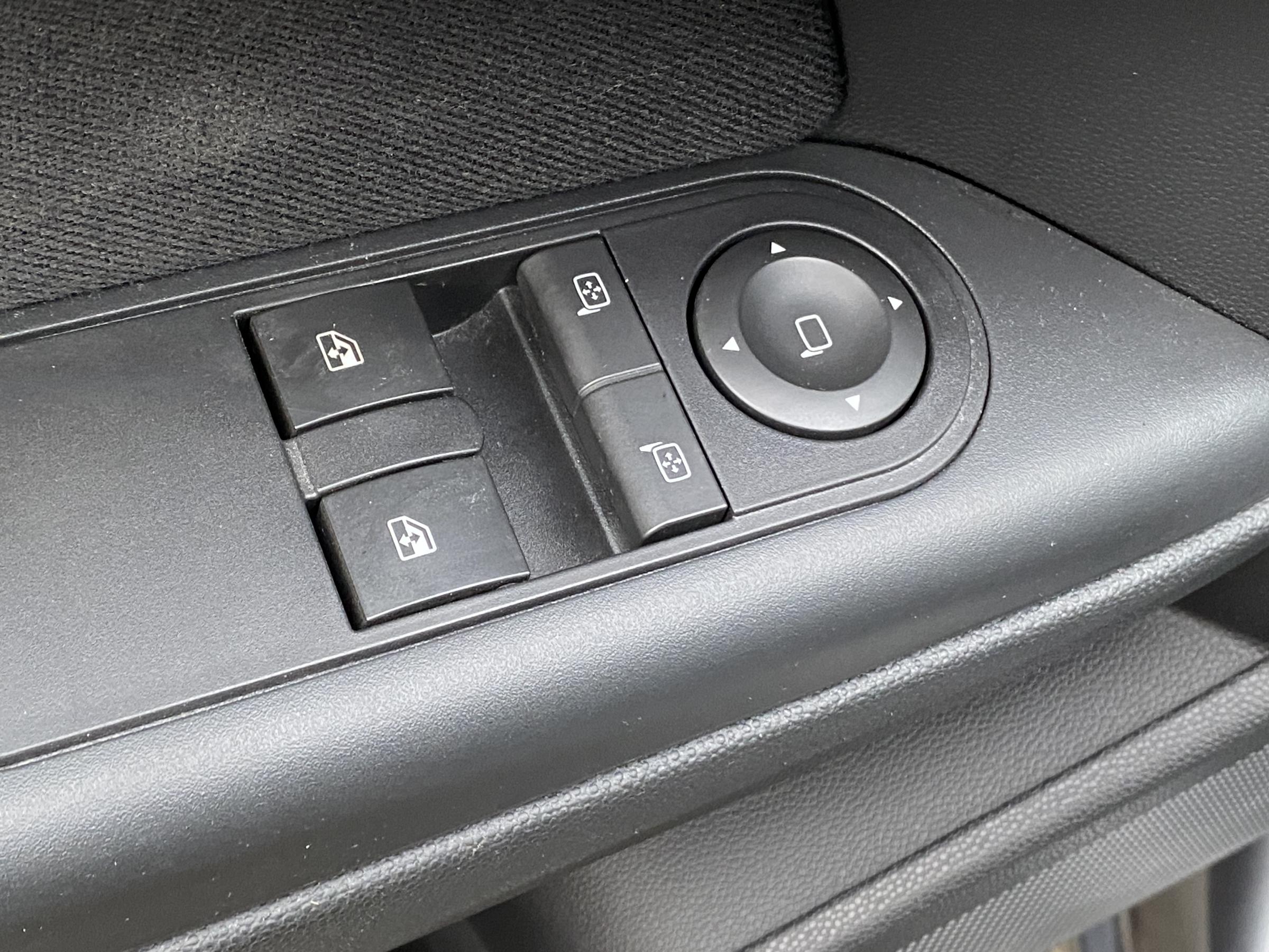 Opel Astra, 2009 - pohled č. 11