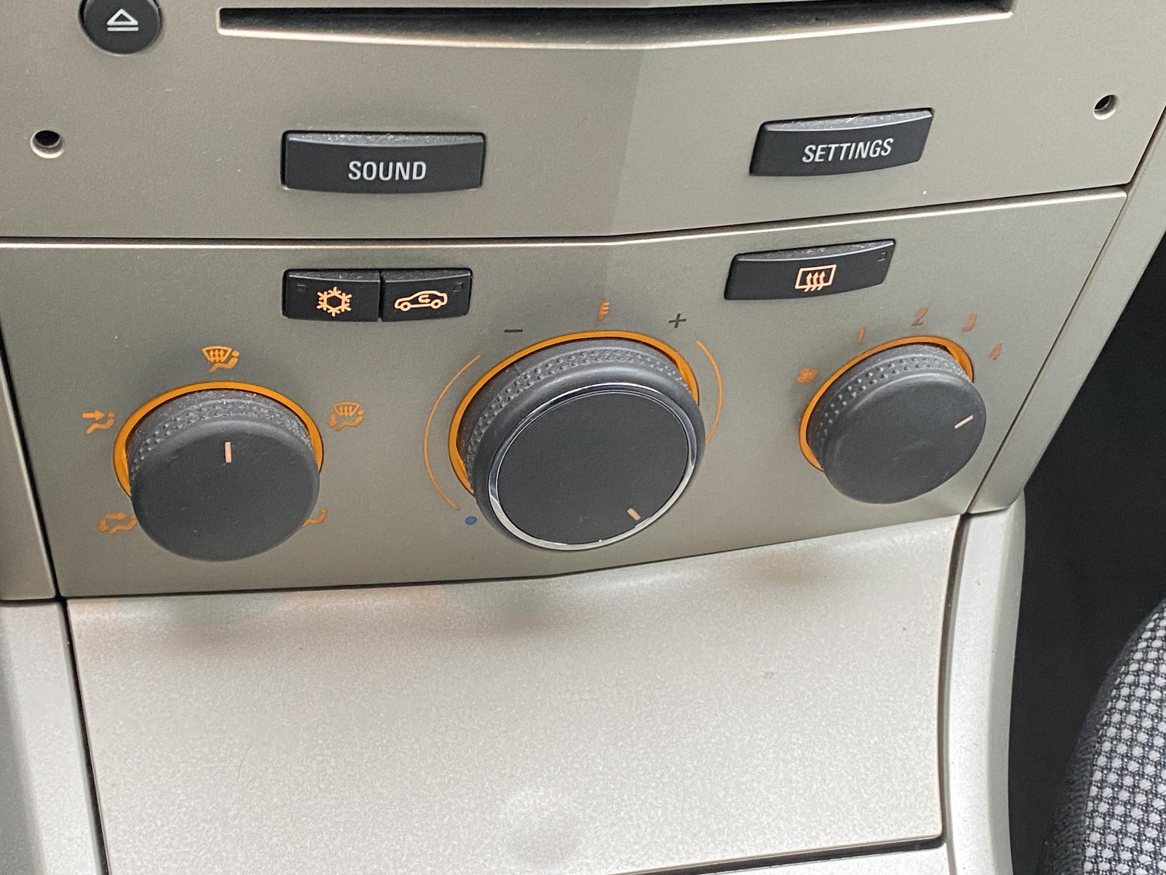 Opel Astra, 2009 - pohled č. 14