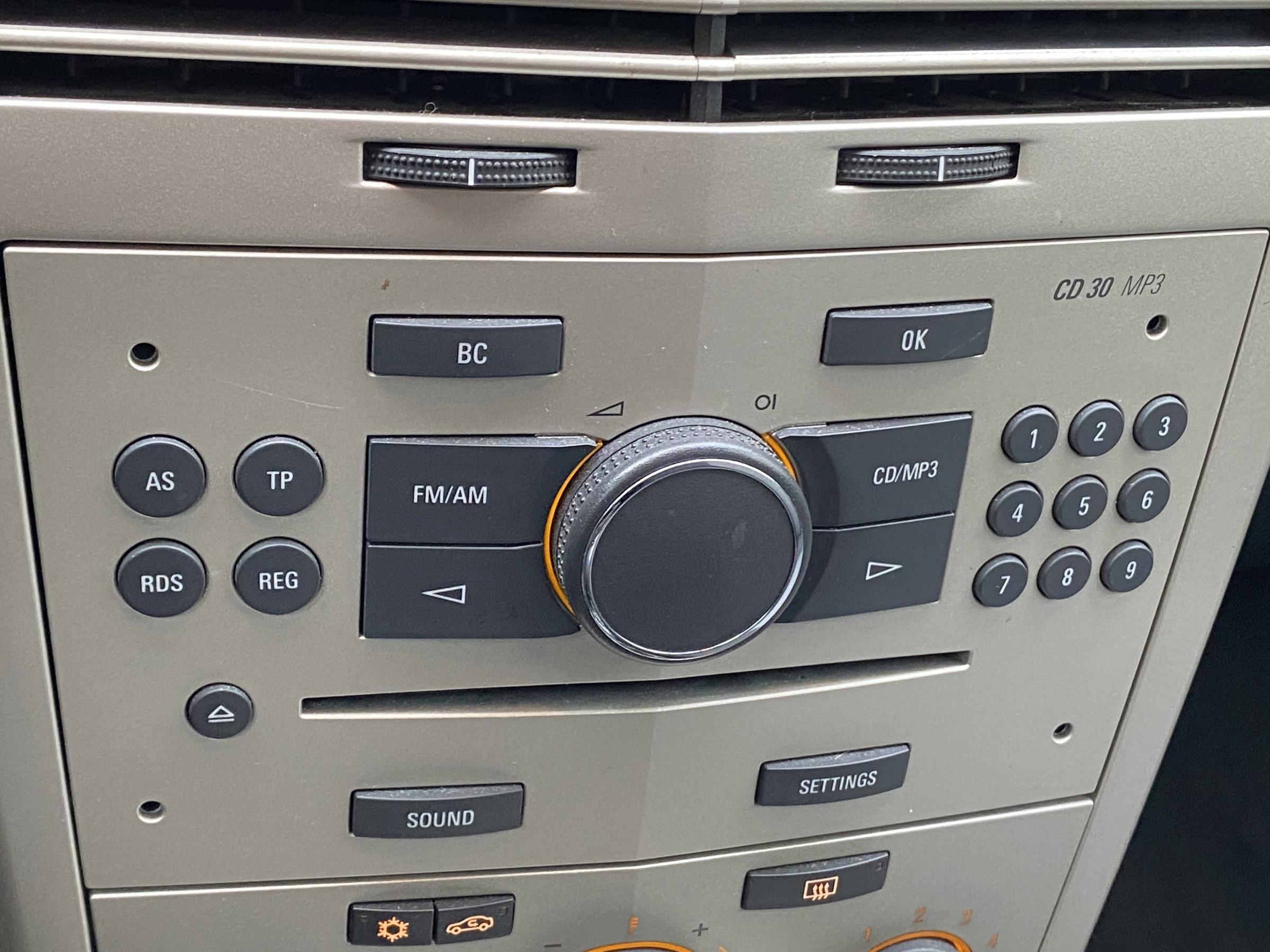 Opel Astra, 2009 - pohled č. 15