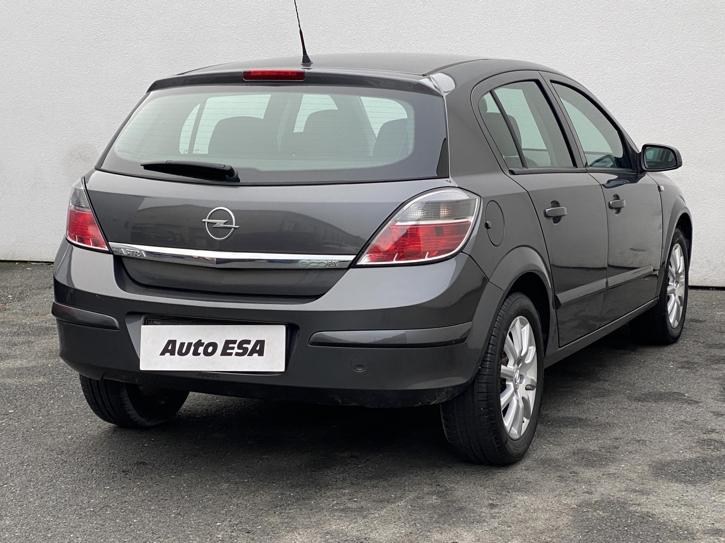 Opel Astra, 2009 - pohled č. 4