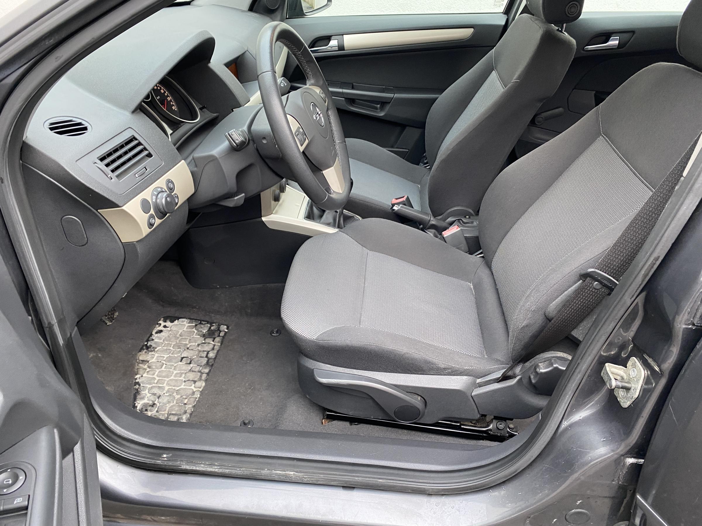 Opel Astra, 2009 - pohled č. 9