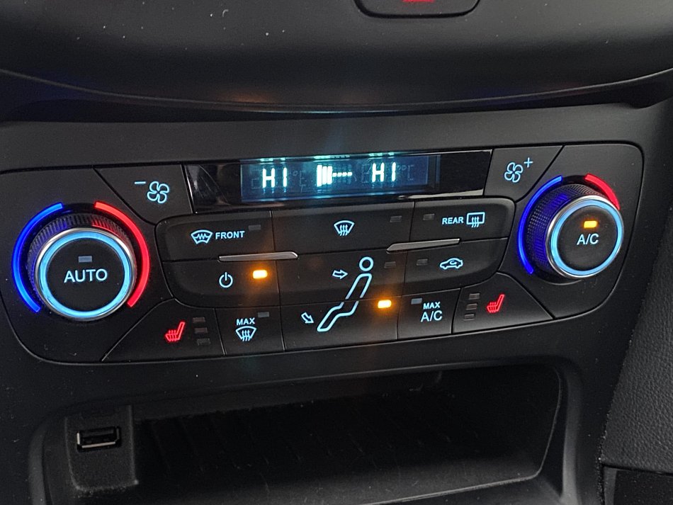 Ford Focus 1.5EB Titanium