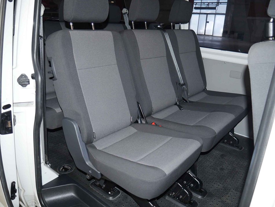 Volkswagen Transporter 2.0TDi  L2 9míst