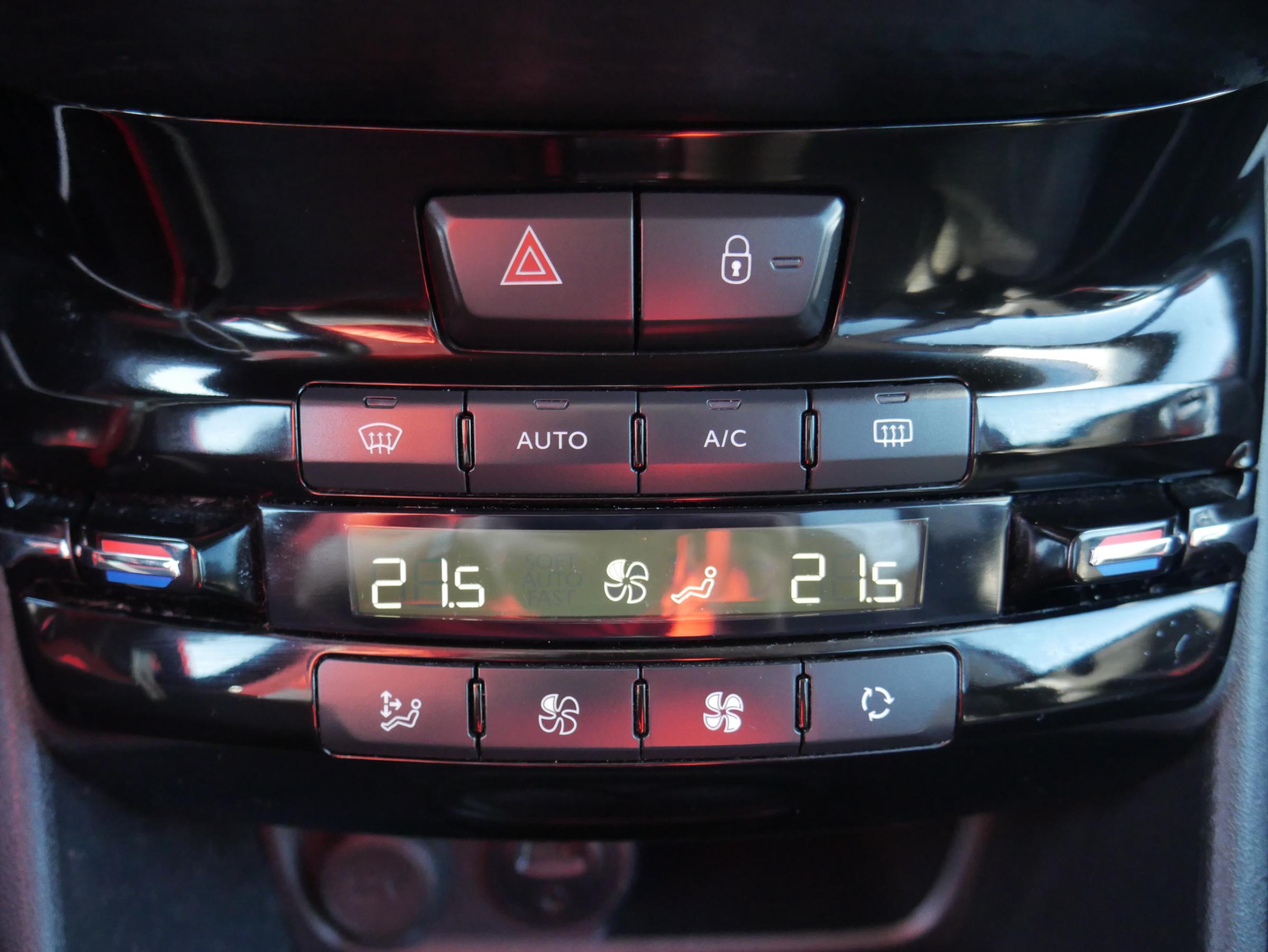 Peugeot 2008, 2018 - pohled č. 15